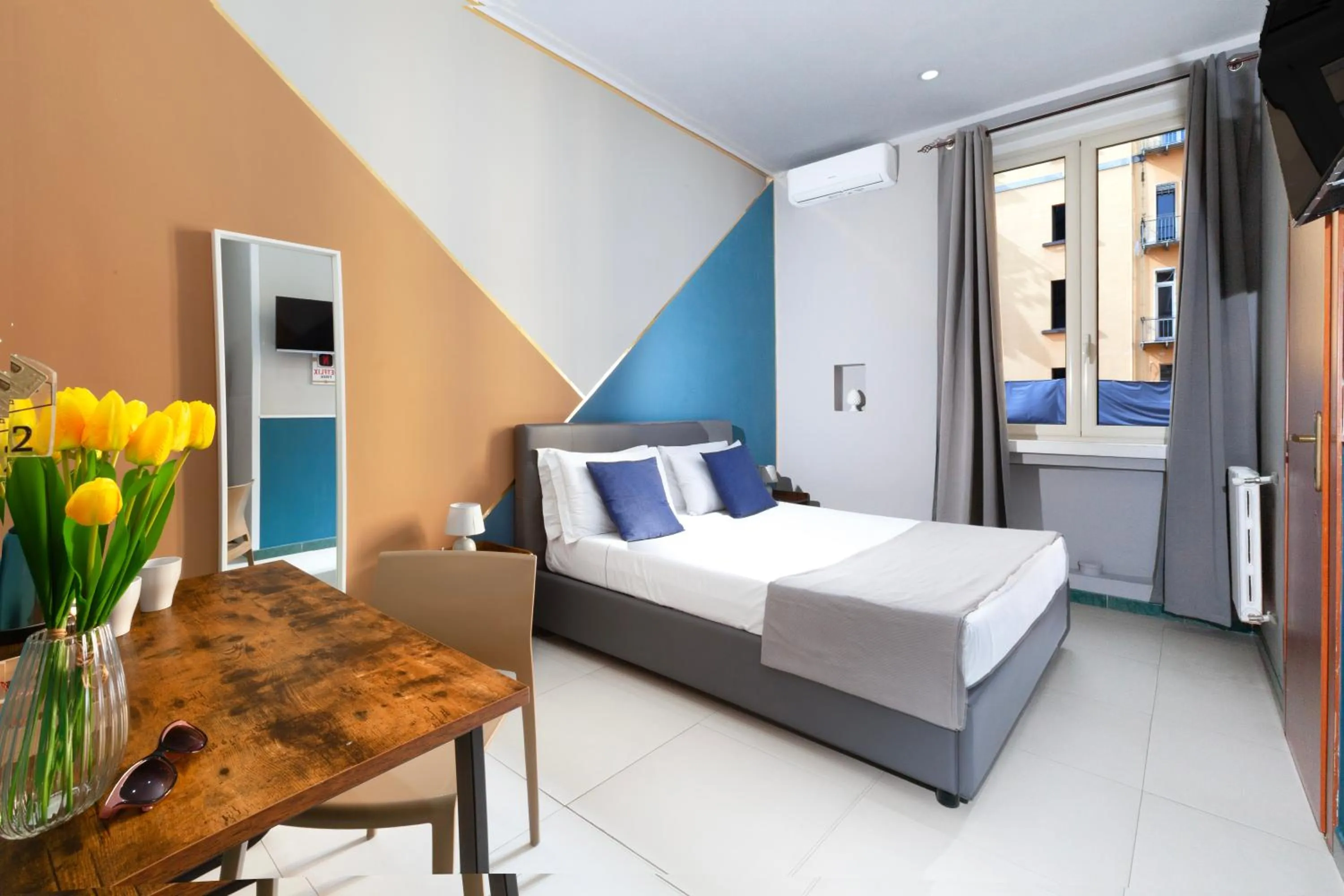 Bedroom, Bed in ROYAL ROOMS STATION NAPOLI