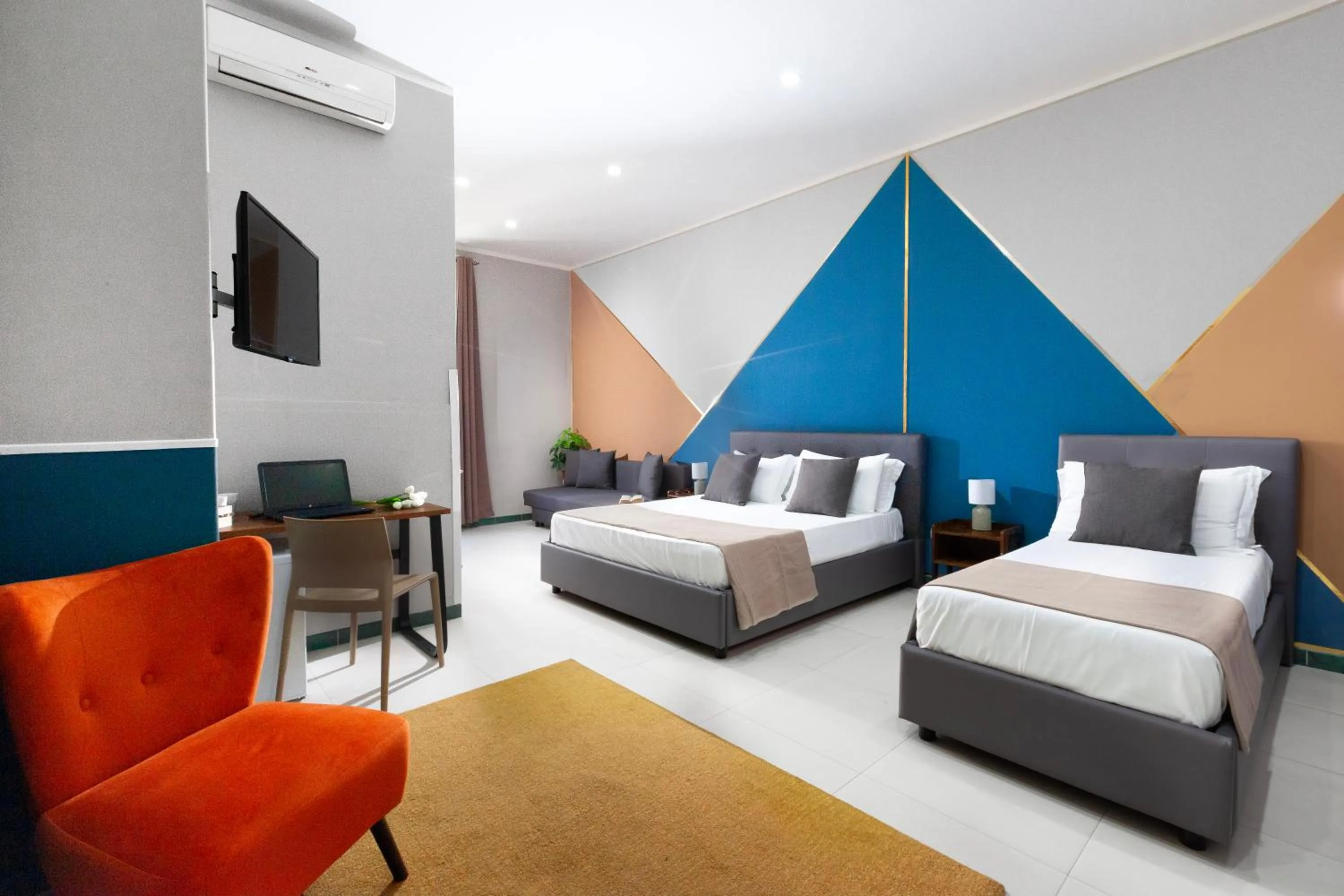 Bedroom, Bed in ROYAL ROOMS STATION NAPOLI