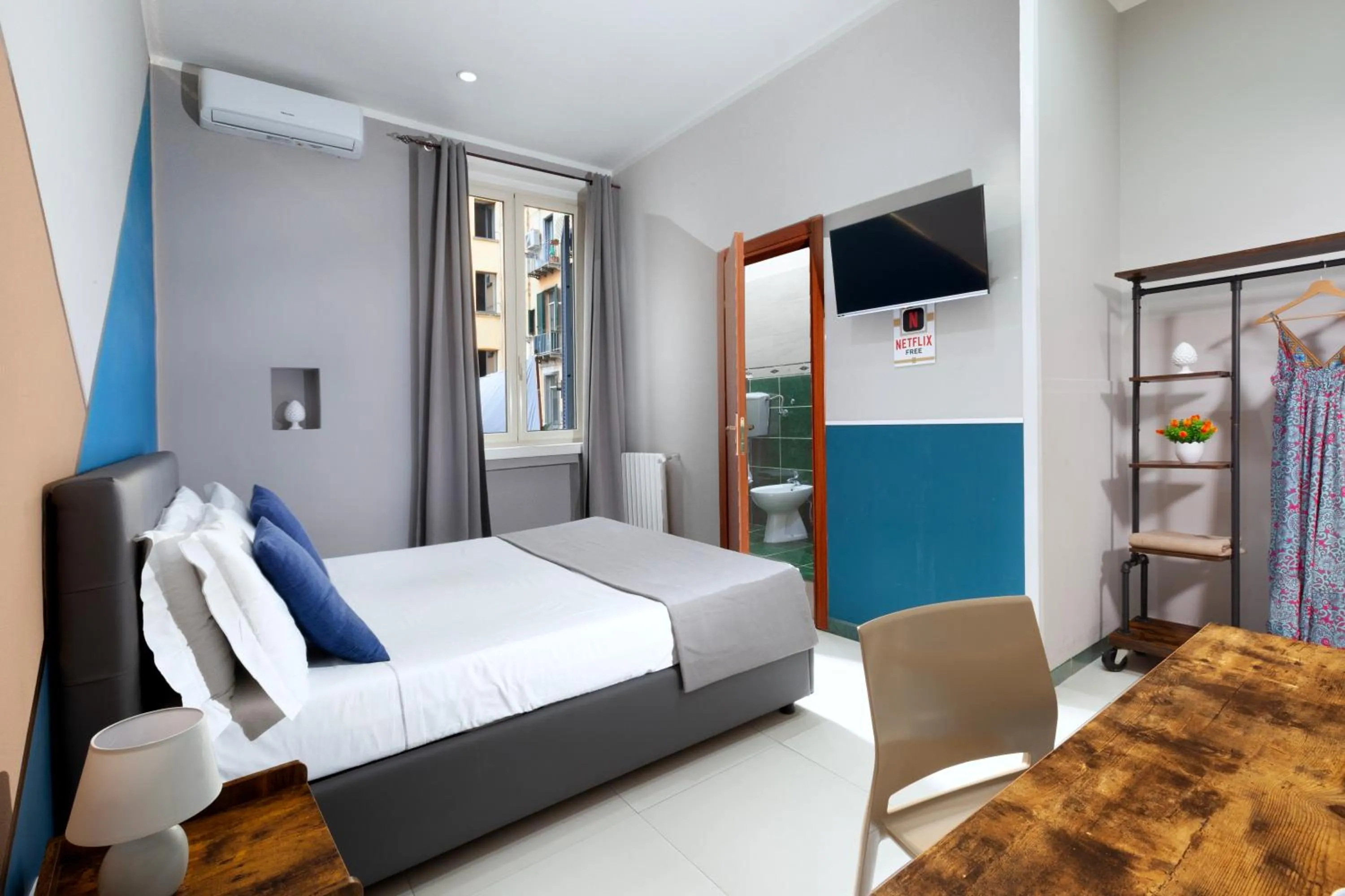 Bedroom, Bed in ROYAL ROOMS STATION NAPOLI