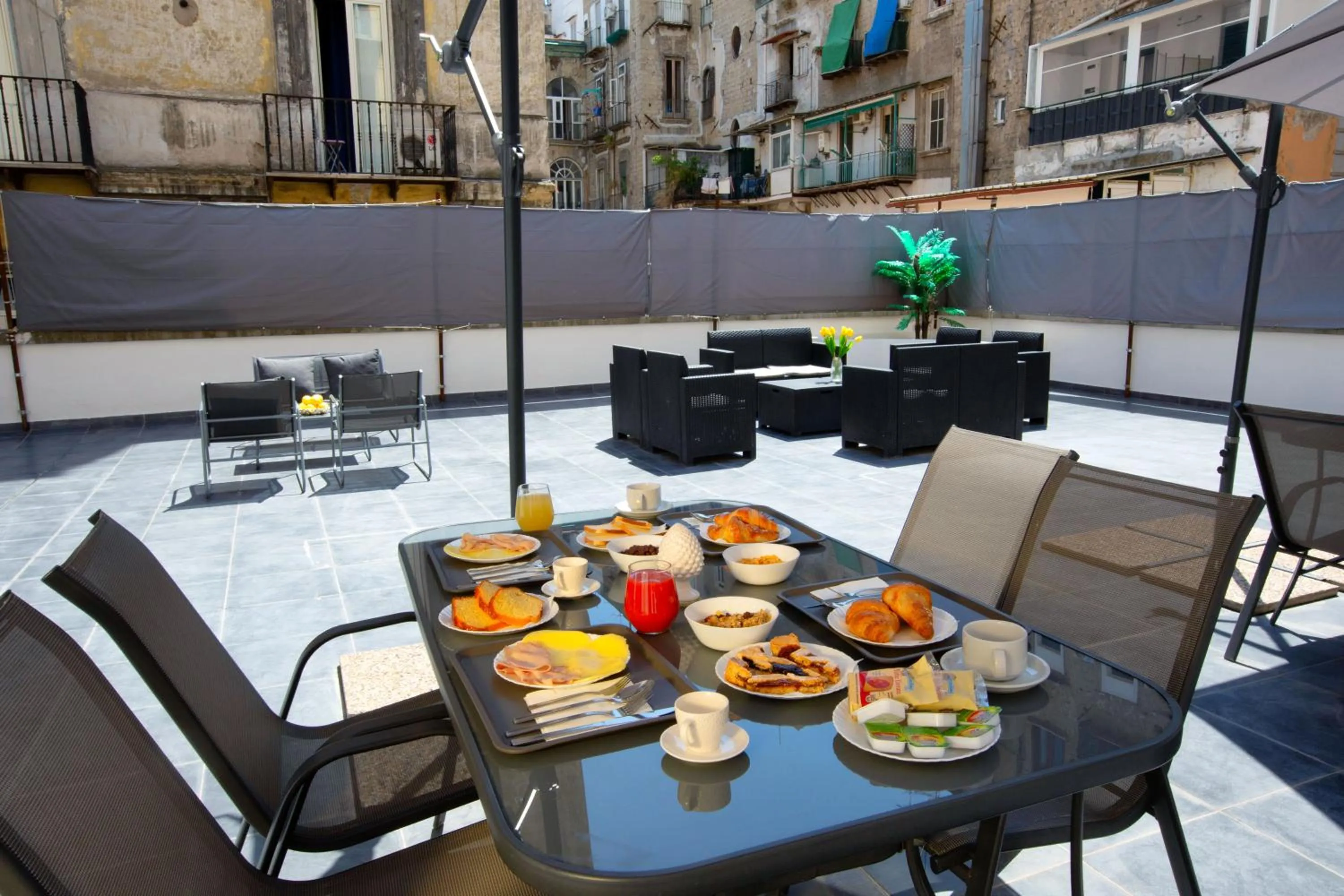Balcony/Terrace in ROYAL ROOMS STATION NAPOLI
