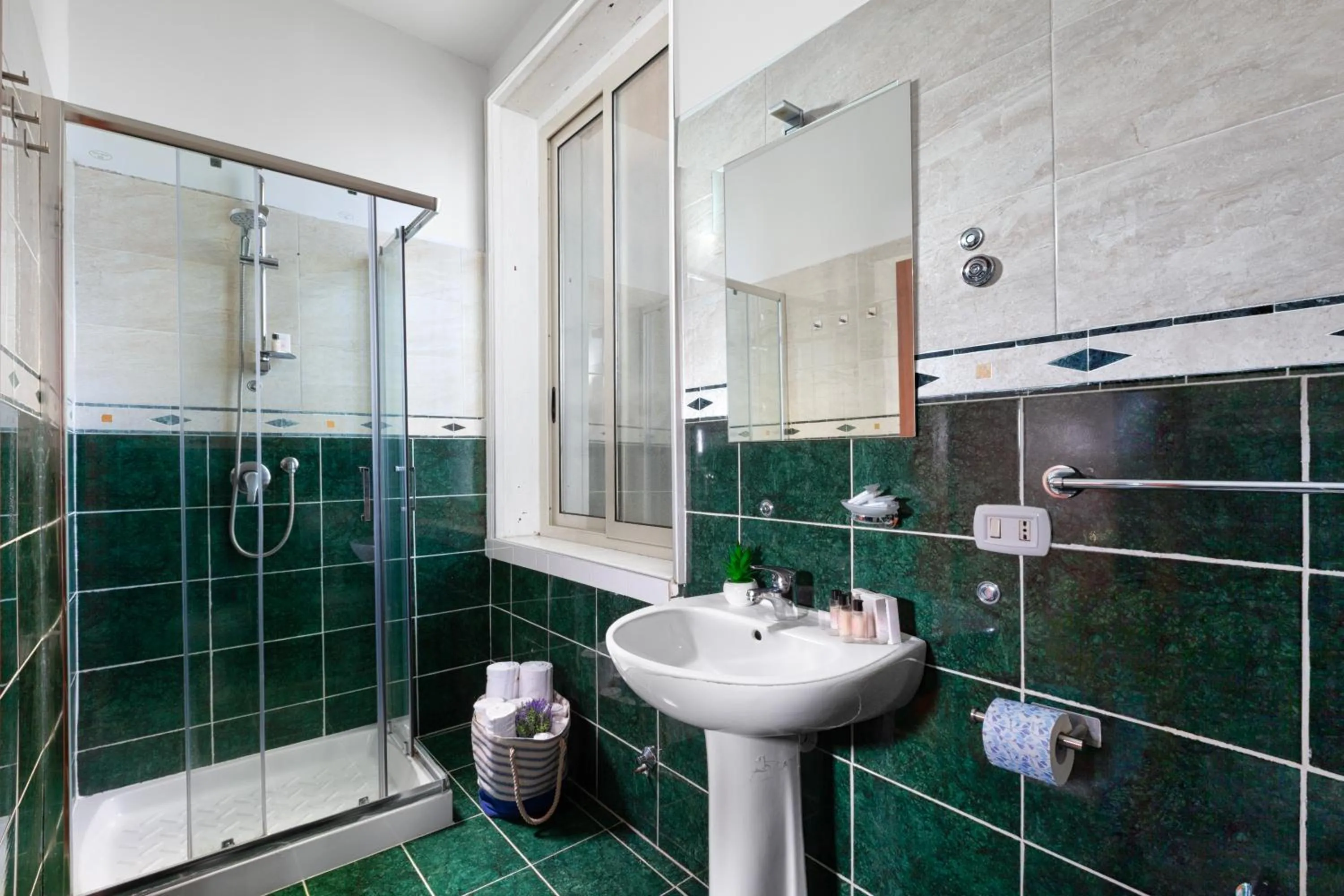 Bathroom in ROYAL ROOMS STATION NAPOLI