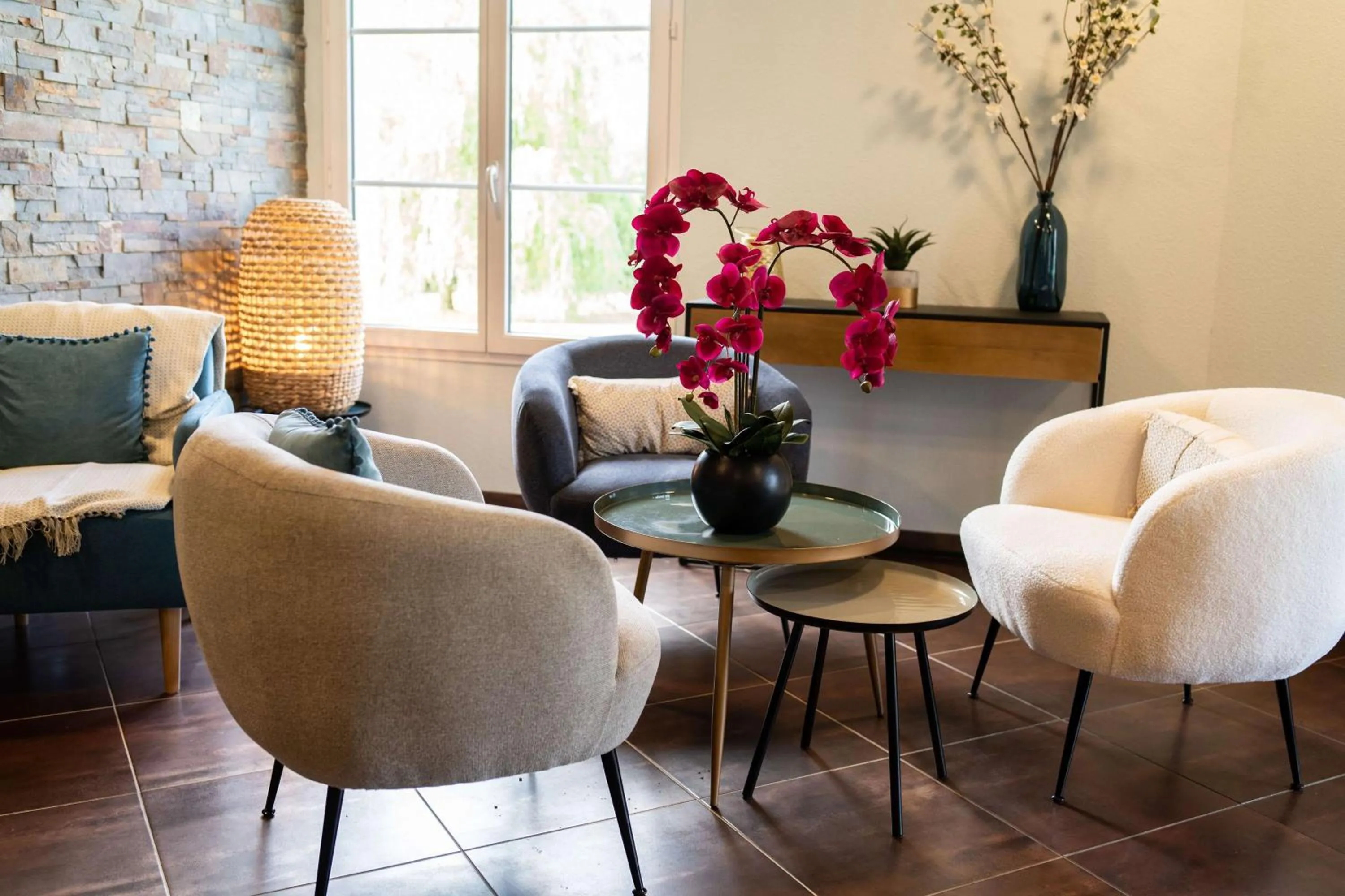 Lobby or reception in Brit Hotel Confort - La Tour Blanche