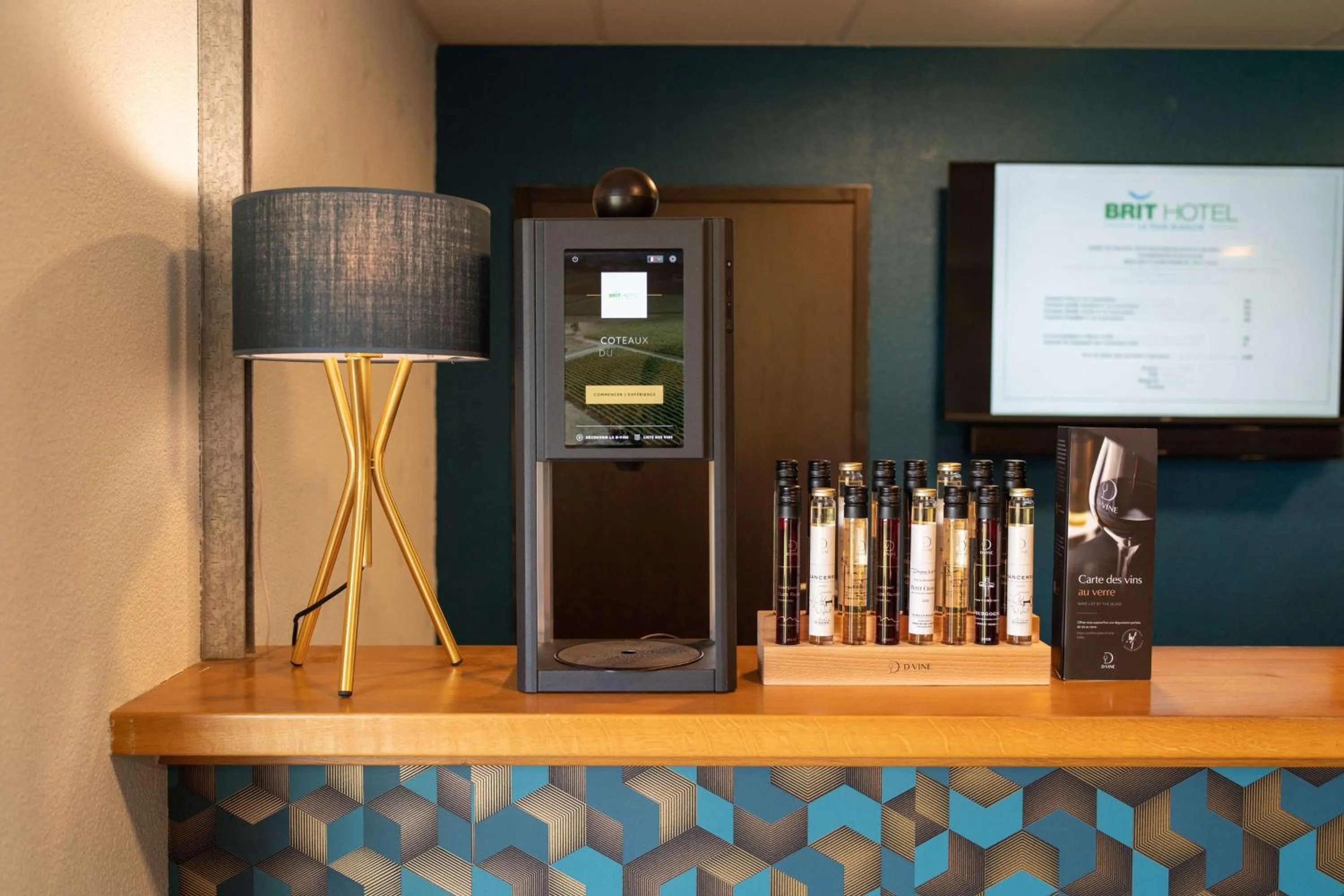 Lobby or reception in Brit Hotel Confort - La Tour Blanche