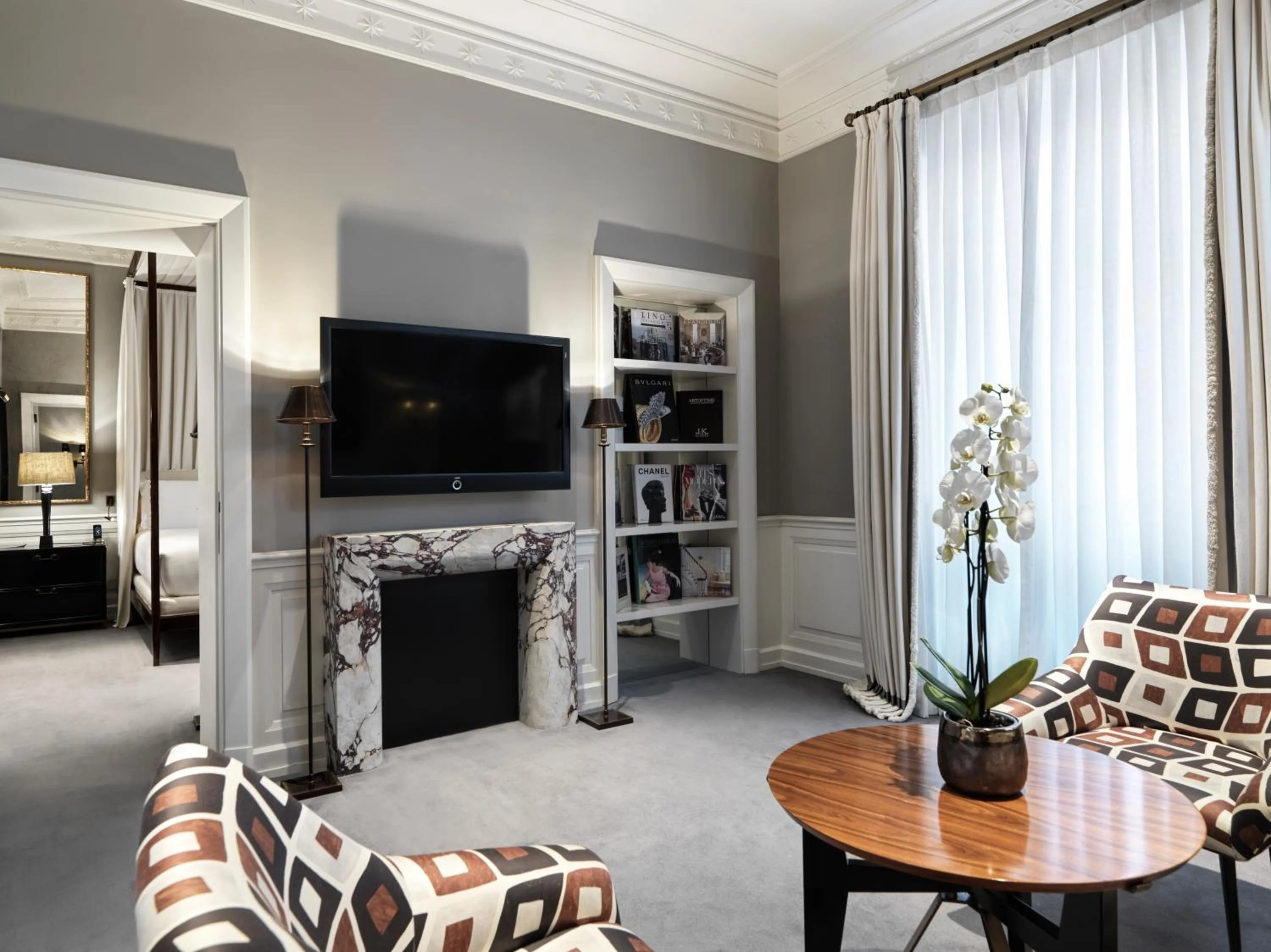 TV and multimedia in J.K. Place Roma - The Leading Hotels of the World