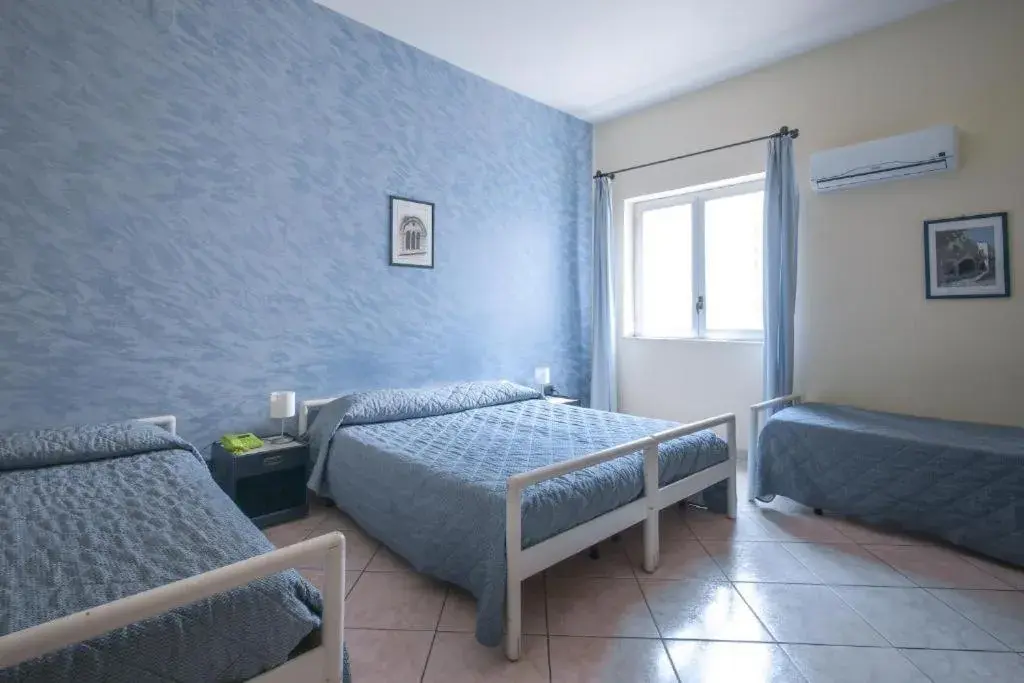 Quadruple Room in Hotel Tourist Quadruple Room in Hotel Tourist