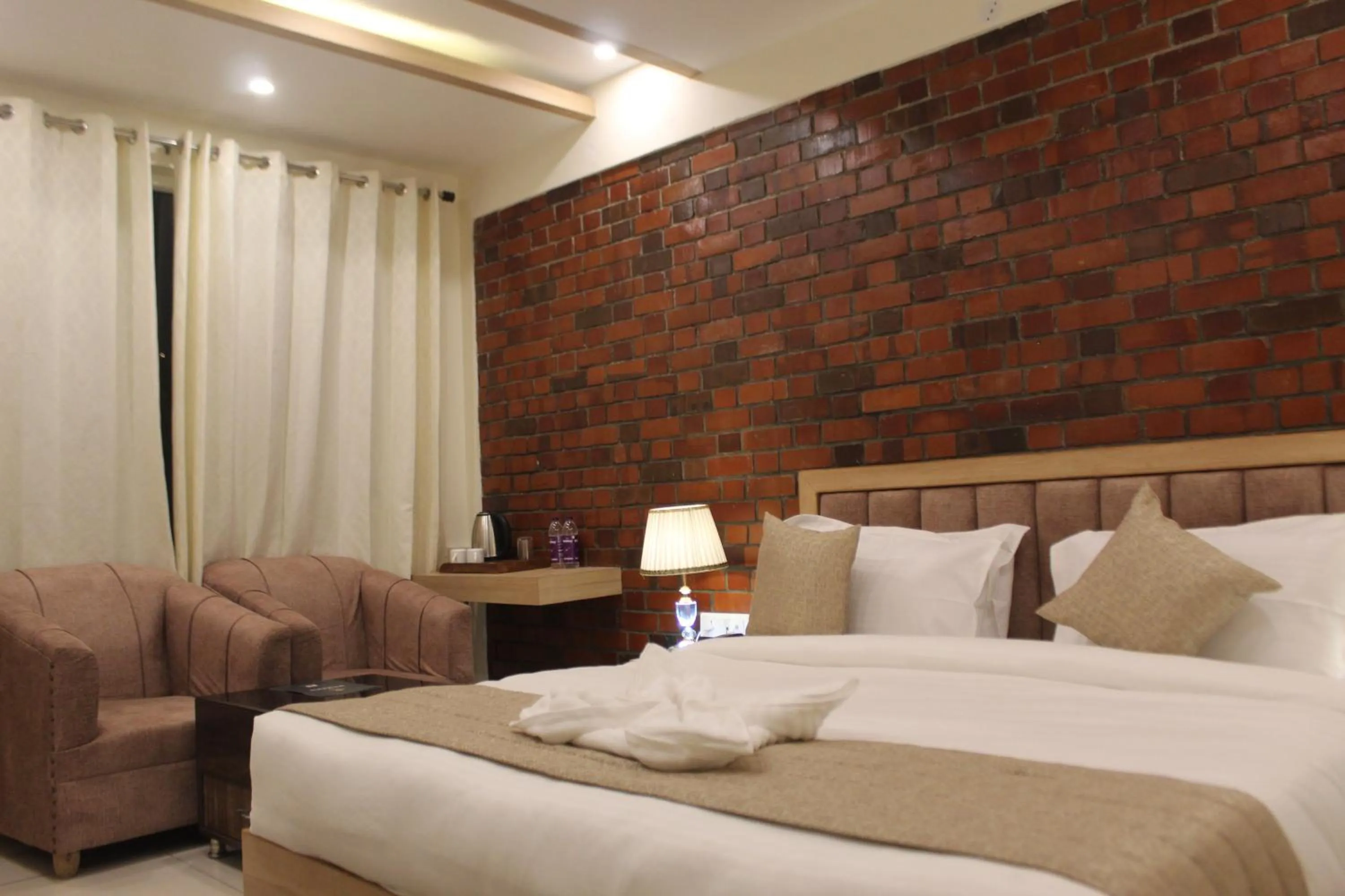 Bed in Hotel Royal Palm Dehradun