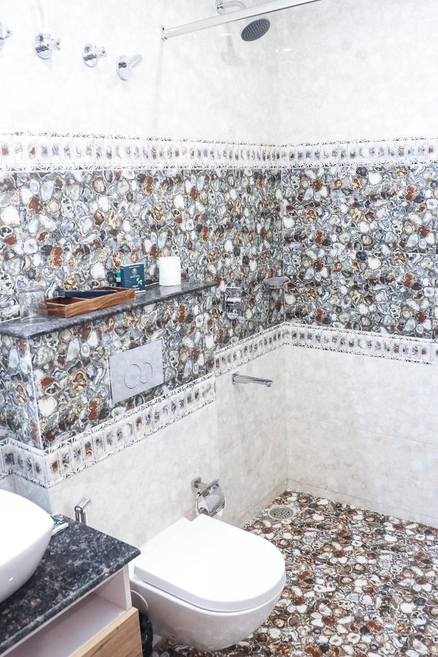 Bathroom in Hotel Royal Palm Dehradun