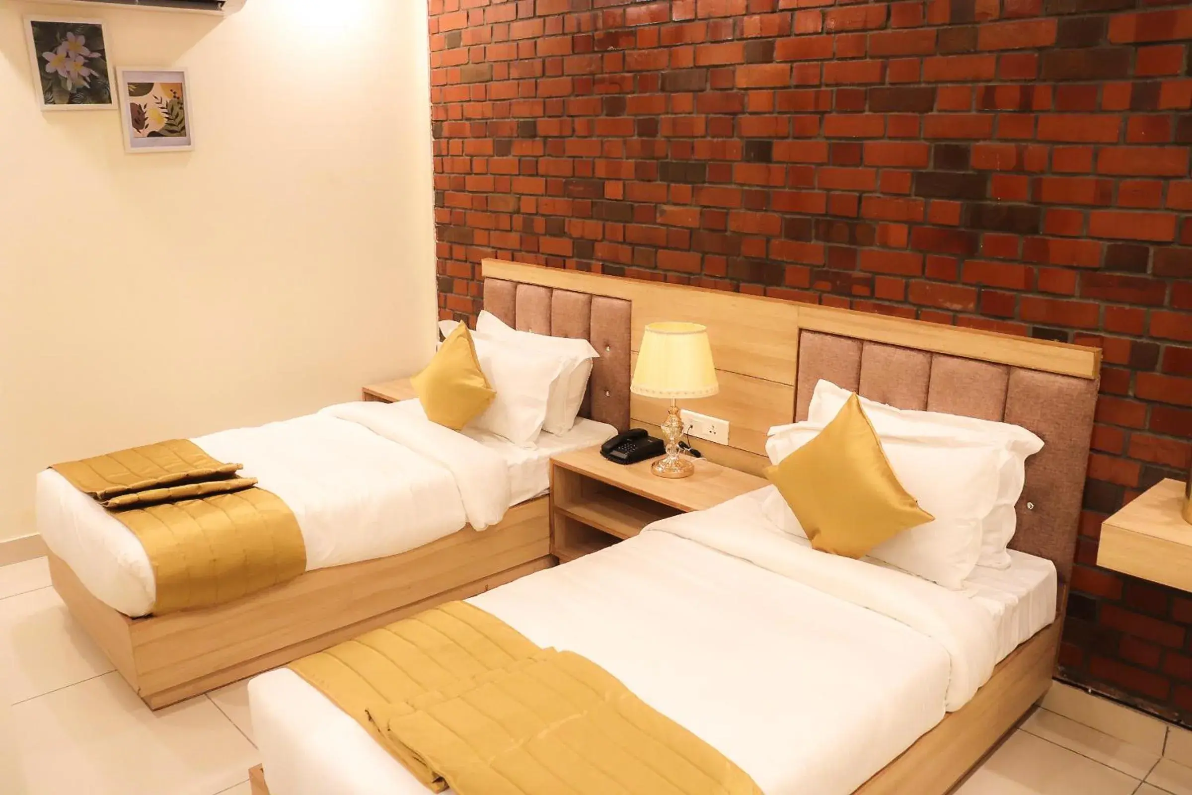 Twin Room in Hotel Royal Palm Dehradun Twin Room in Hotel Royal Palm Dehradun