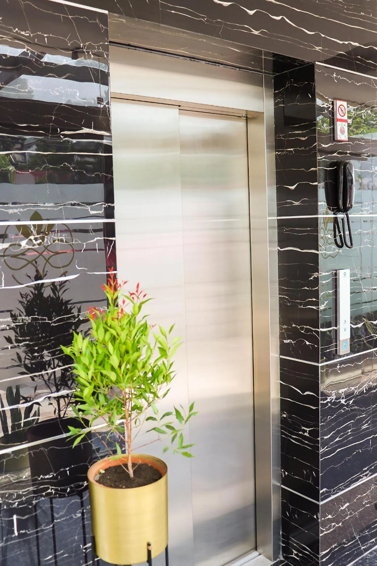 elevator in Hotel Royal Palm Dehradun