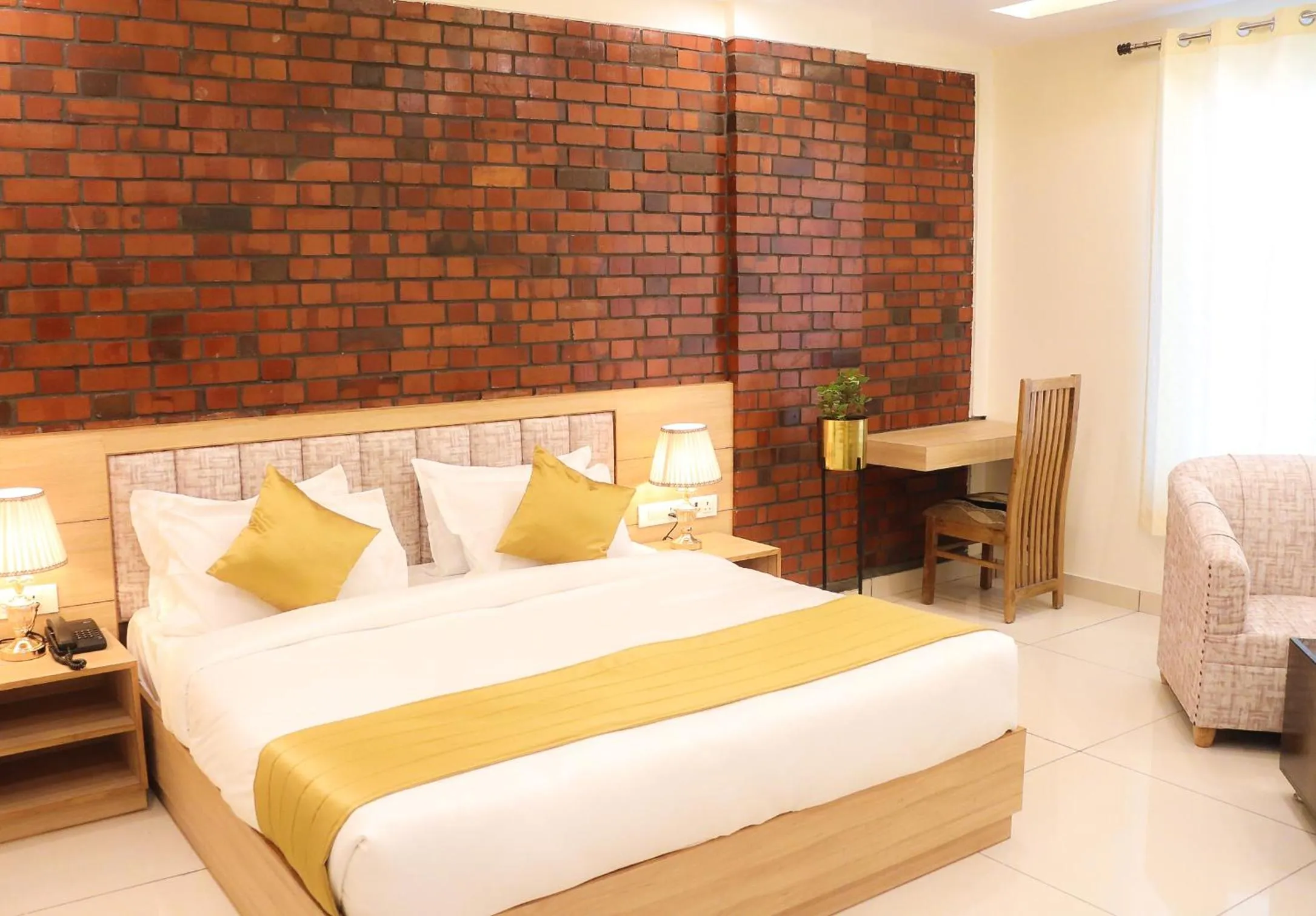 Bed in Hotel Royal Palm Dehradun