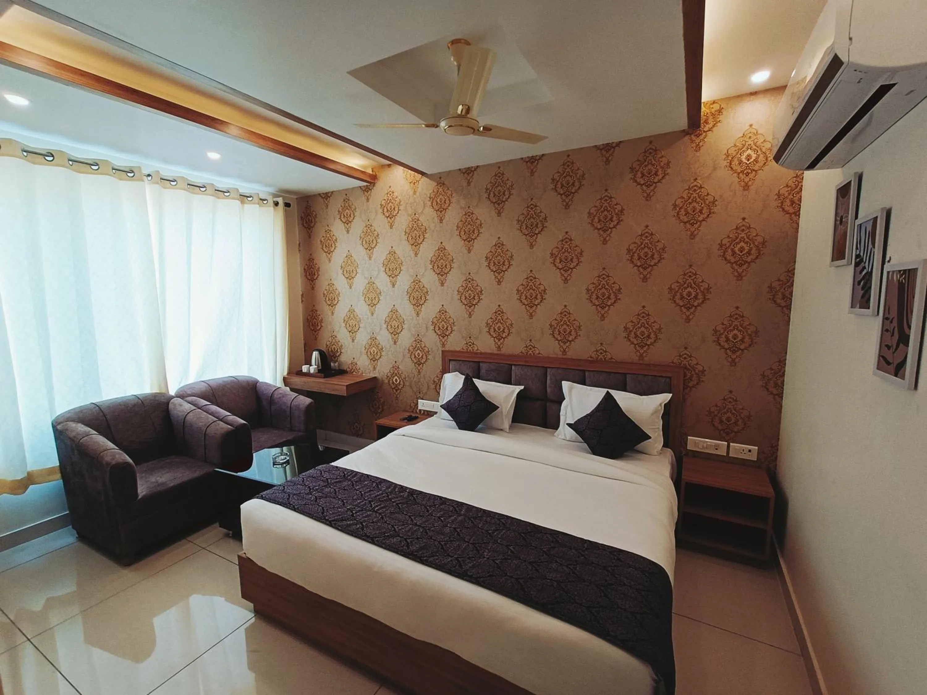 Bed in Hotel Royal Palm Dehradun