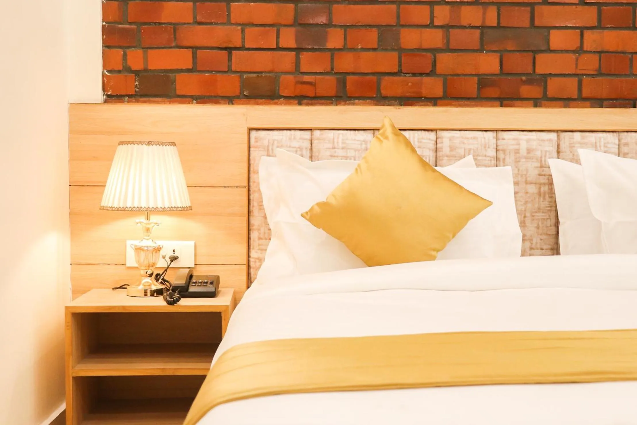 Bed in Hotel Royal Palm Dehradun