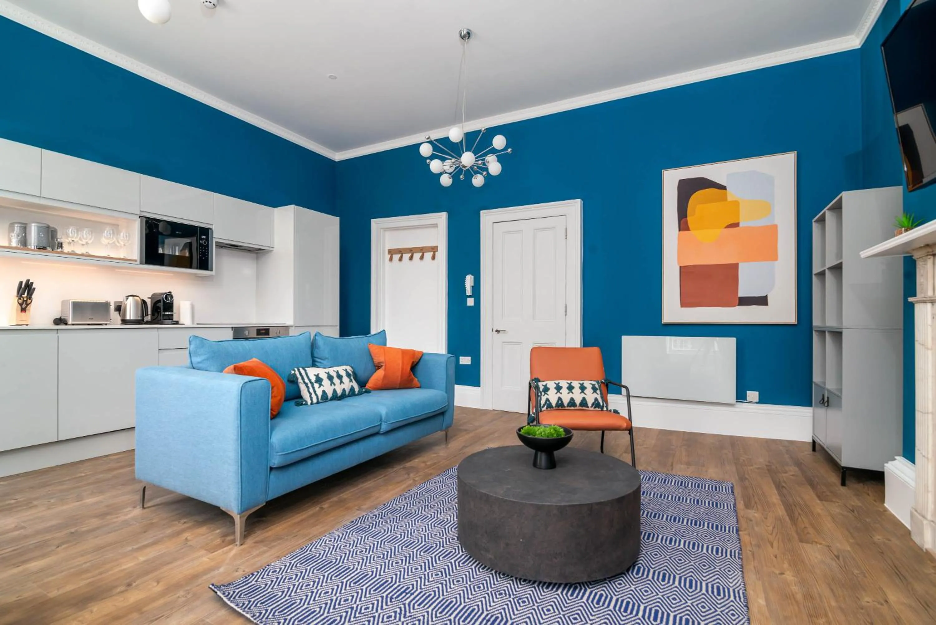 TV and multimedia in 37 Doughty Street - Urban Apartments