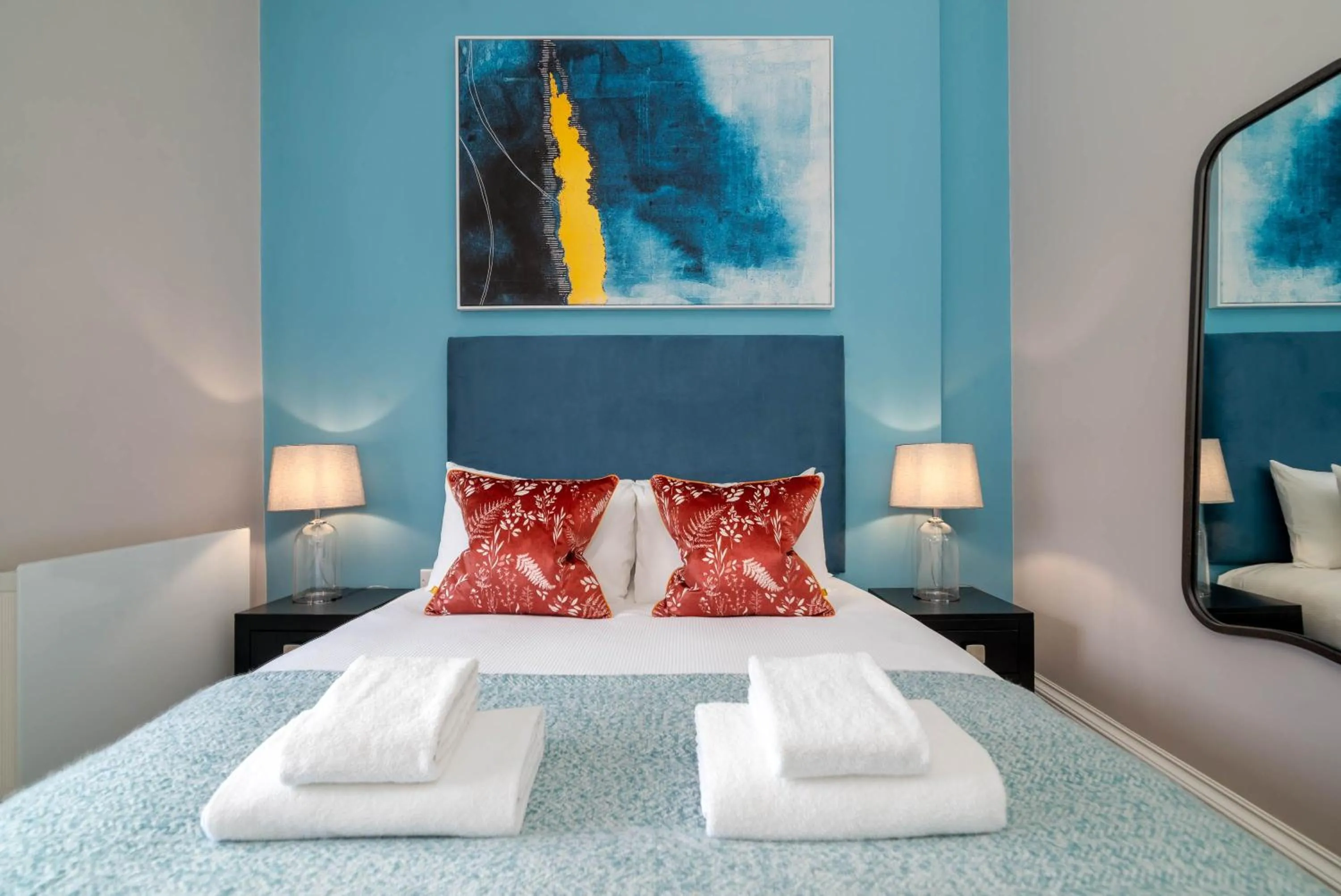 Bedroom, Bed in 37 Doughty Street - Urban Apartments