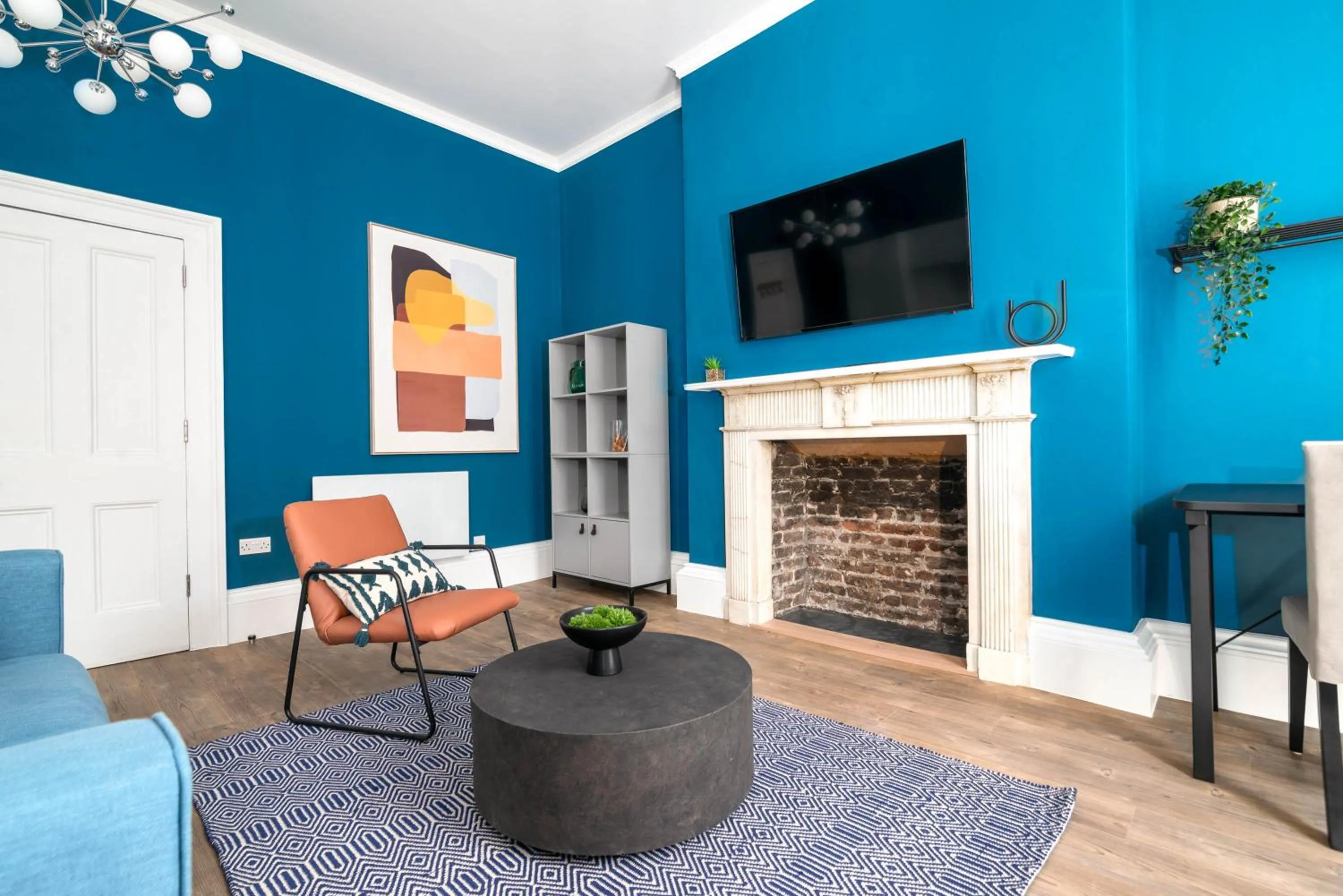 TV and multimedia in 37 Doughty Street - Urban Apartments