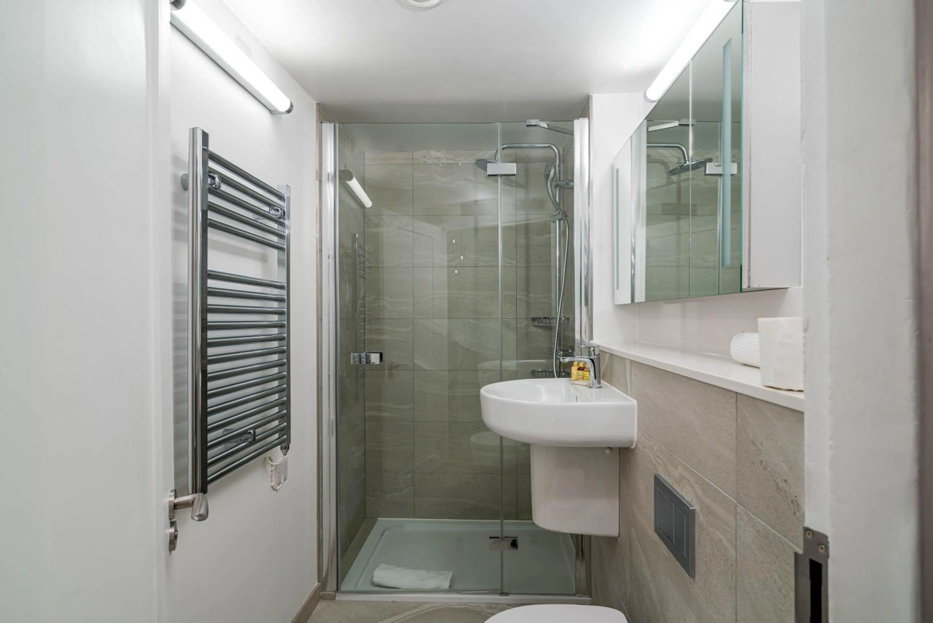 Shower in 37 Doughty Street - Urban Apartments