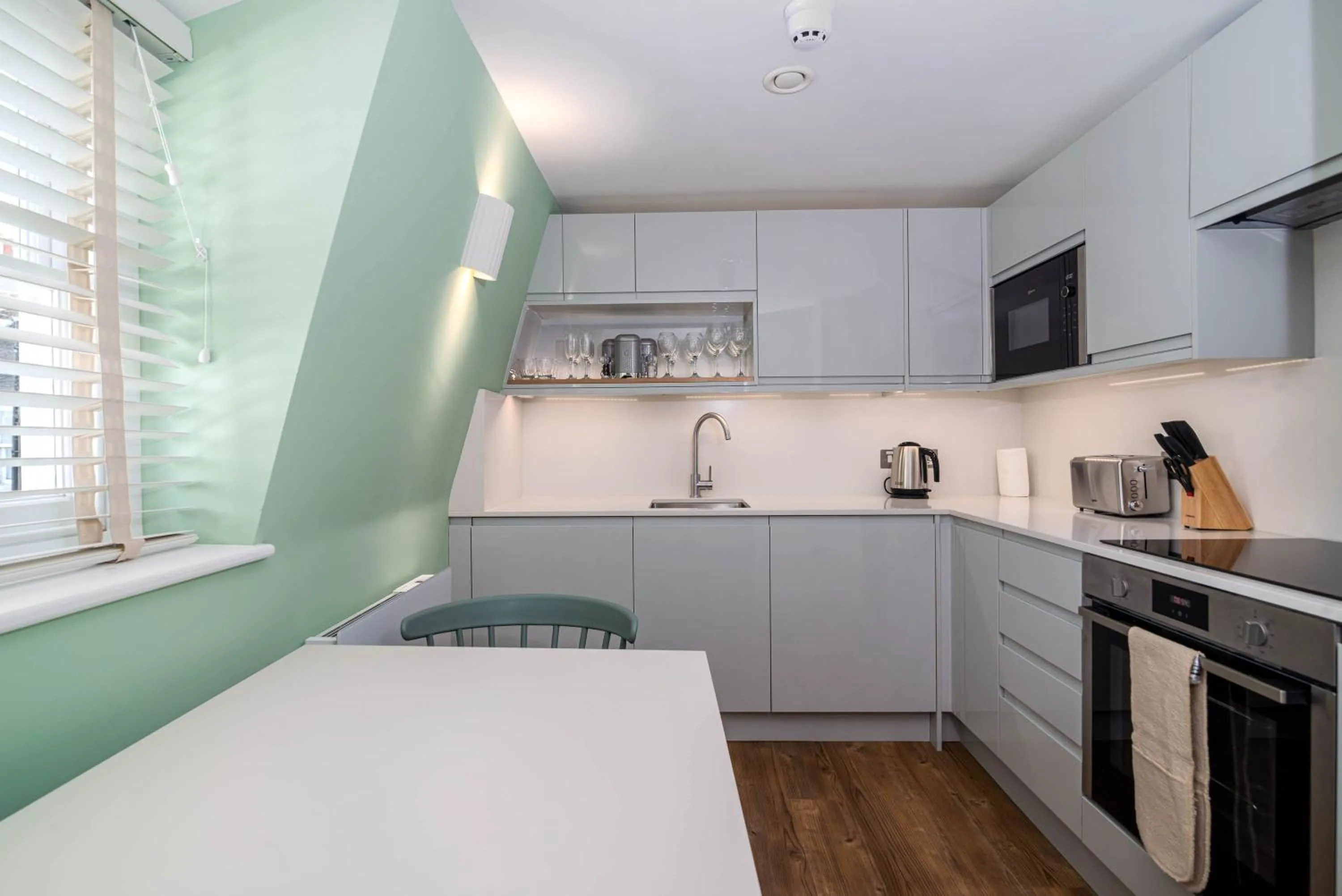 Kitchen or kitchenette in 37 Doughty Street - Urban Apartments
