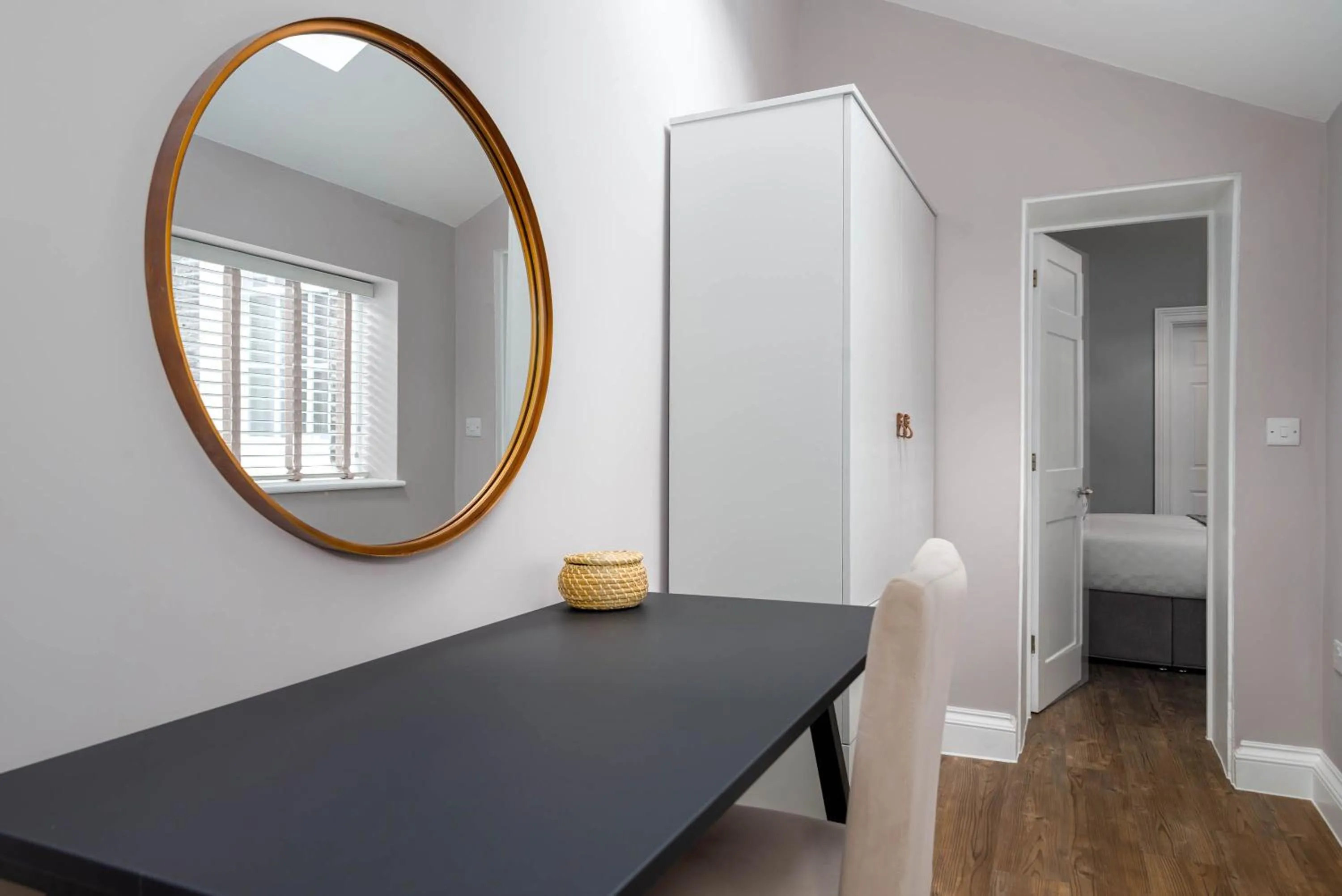 wardrobe, Bed in 37 Doughty Street - Urban Apartments