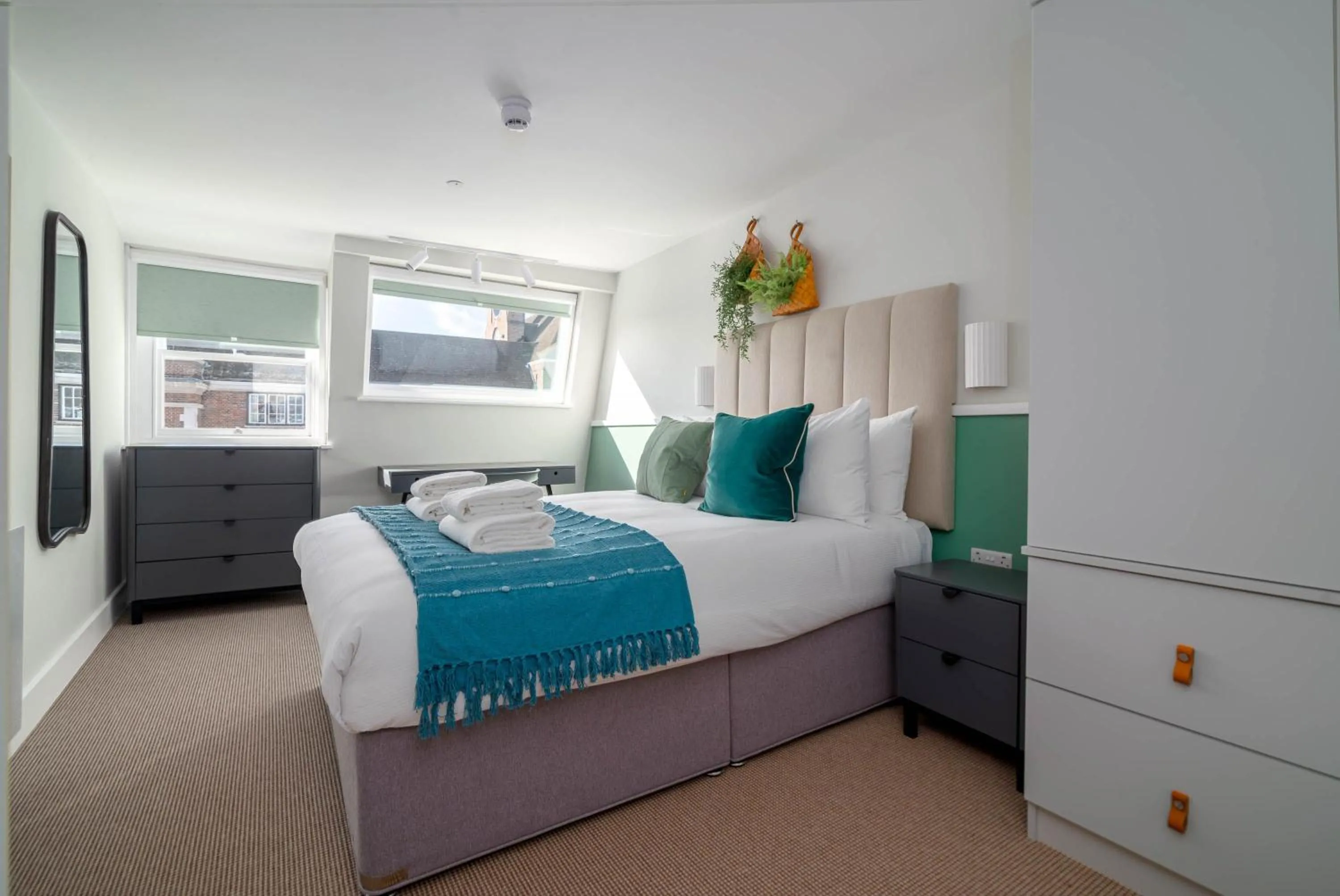 Bedroom, Bed in 37 Doughty Street - Urban Apartments
