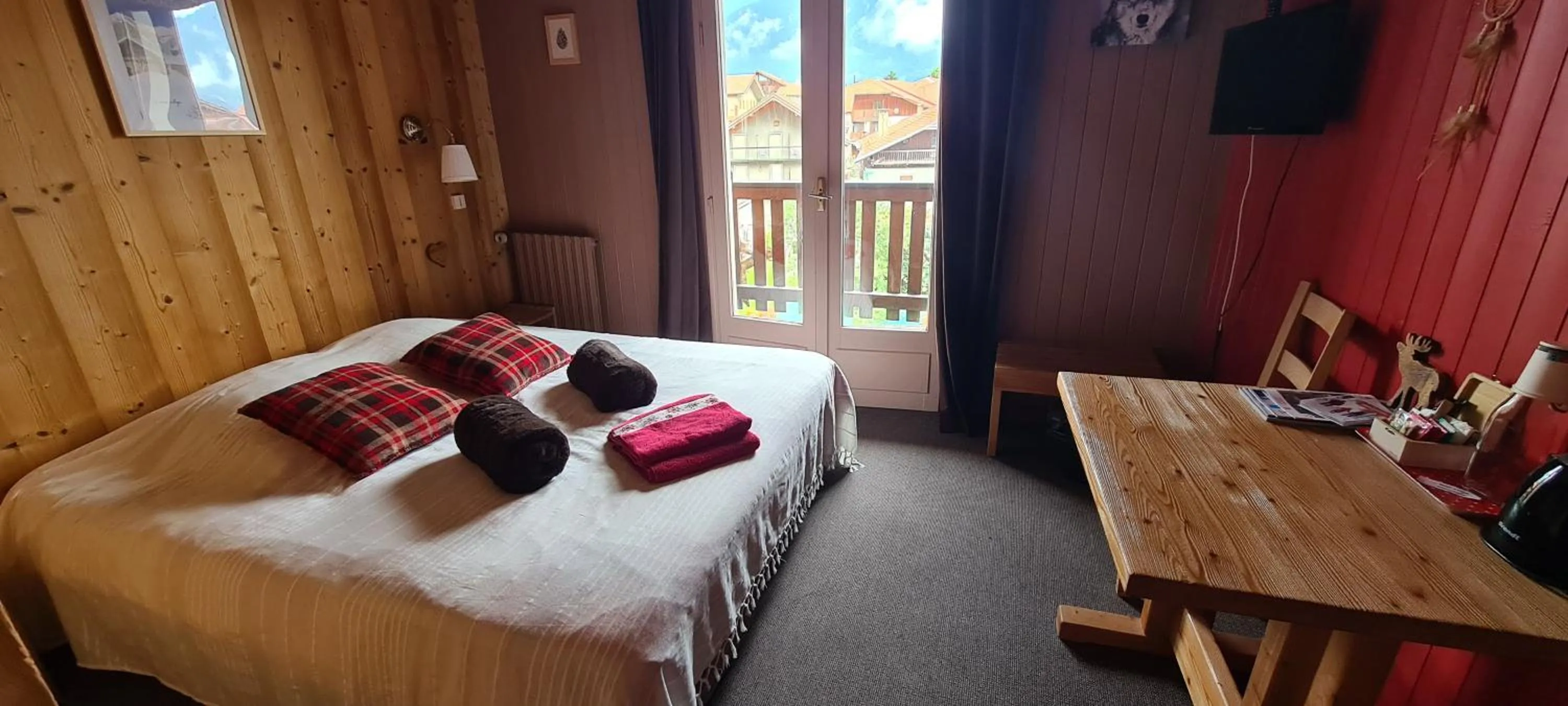 Bedroom, Bed in Hôtel et Appart'Hôtel Restaurant L'Adray