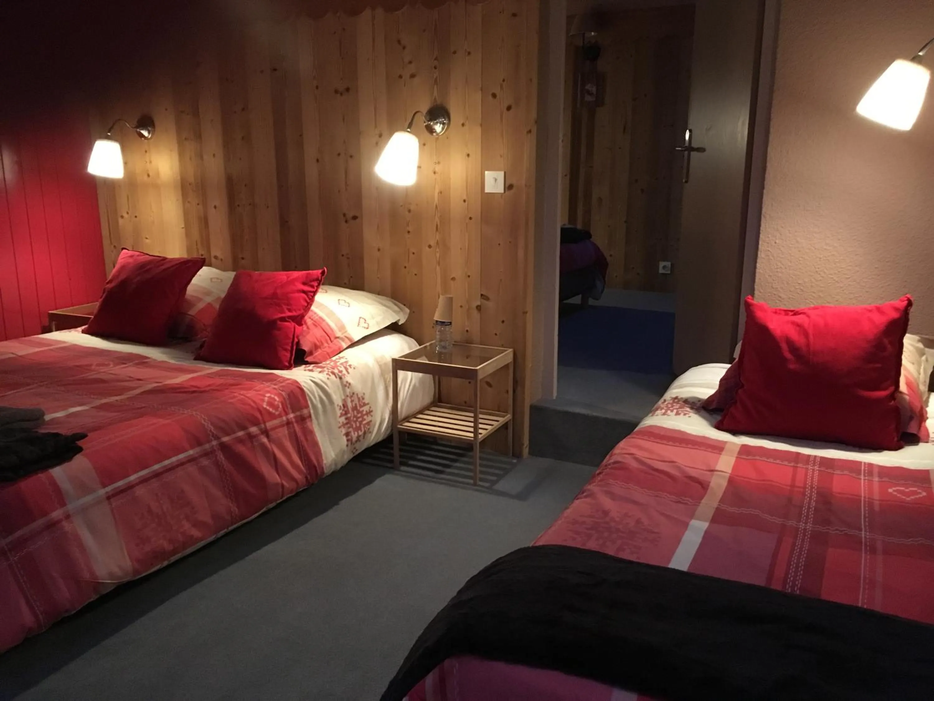 Bedroom, Bed in Hôtel et Appart'Hôtel Restaurant L'Adray