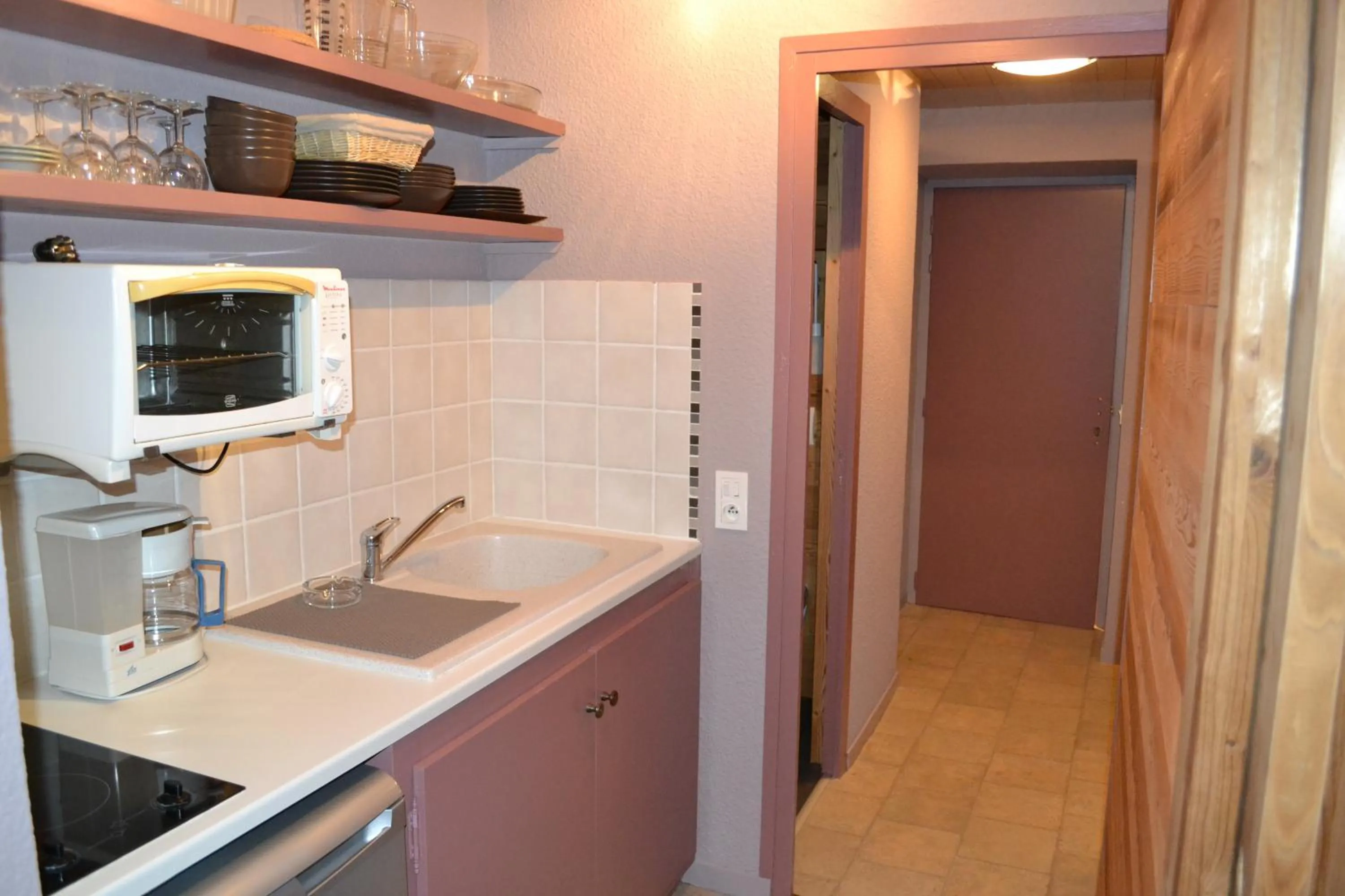 Kitchen or kitchenette in Hôtel et Appart'Hôtel Restaurant L'Adray