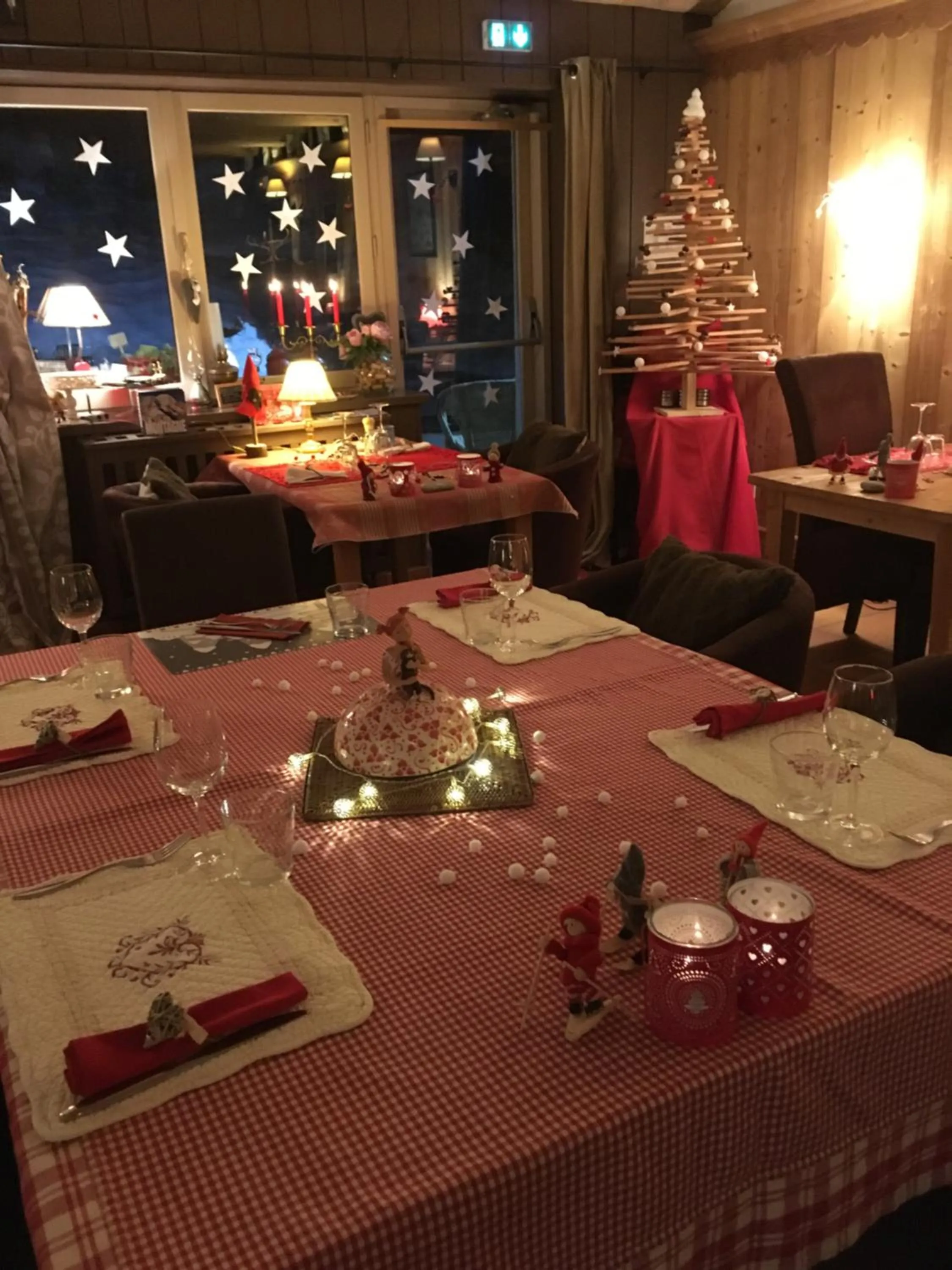 Restaurant/places to eat in Hôtel et Appart'Hôtel Restaurant L'Adray