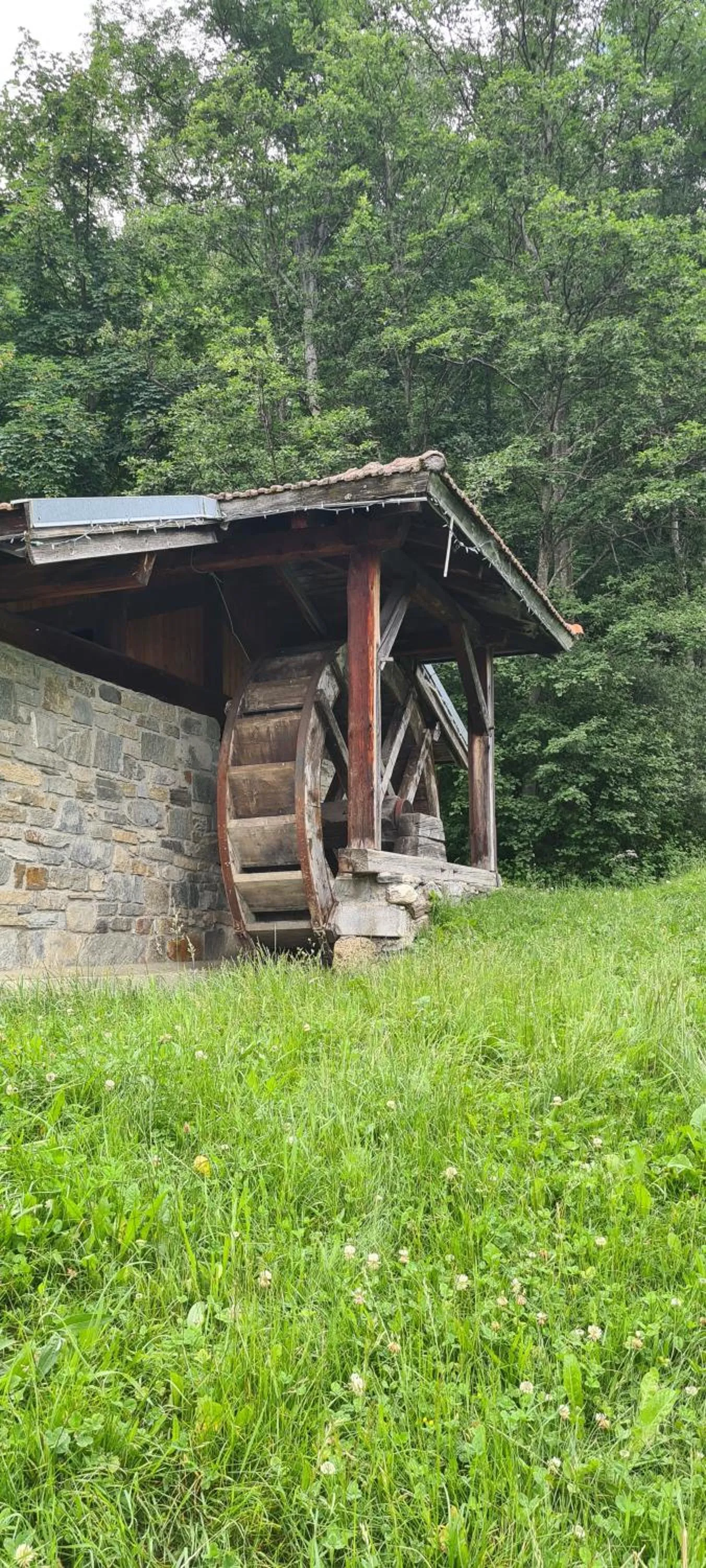 Natural landscape in Hôtel et Appart'Hôtel Restaurant L'Adray