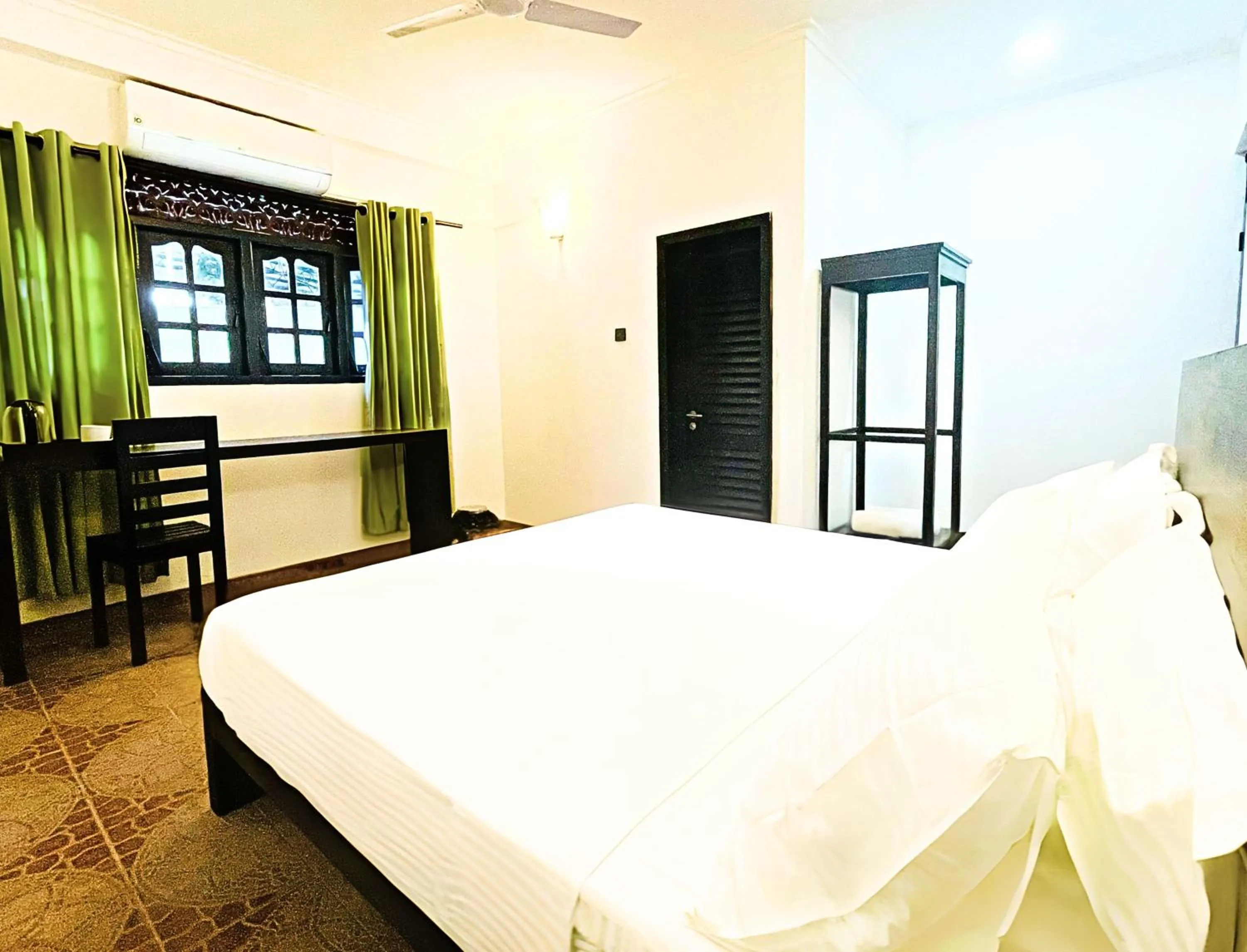 Bedroom, Bed in The Ivy Lake