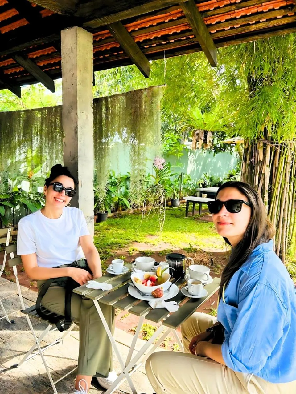 Restaurant/places to eat in The Ivy Lake