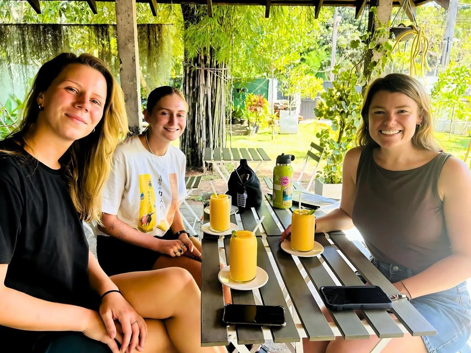 Restaurant/places to eat in The Ivy Lake