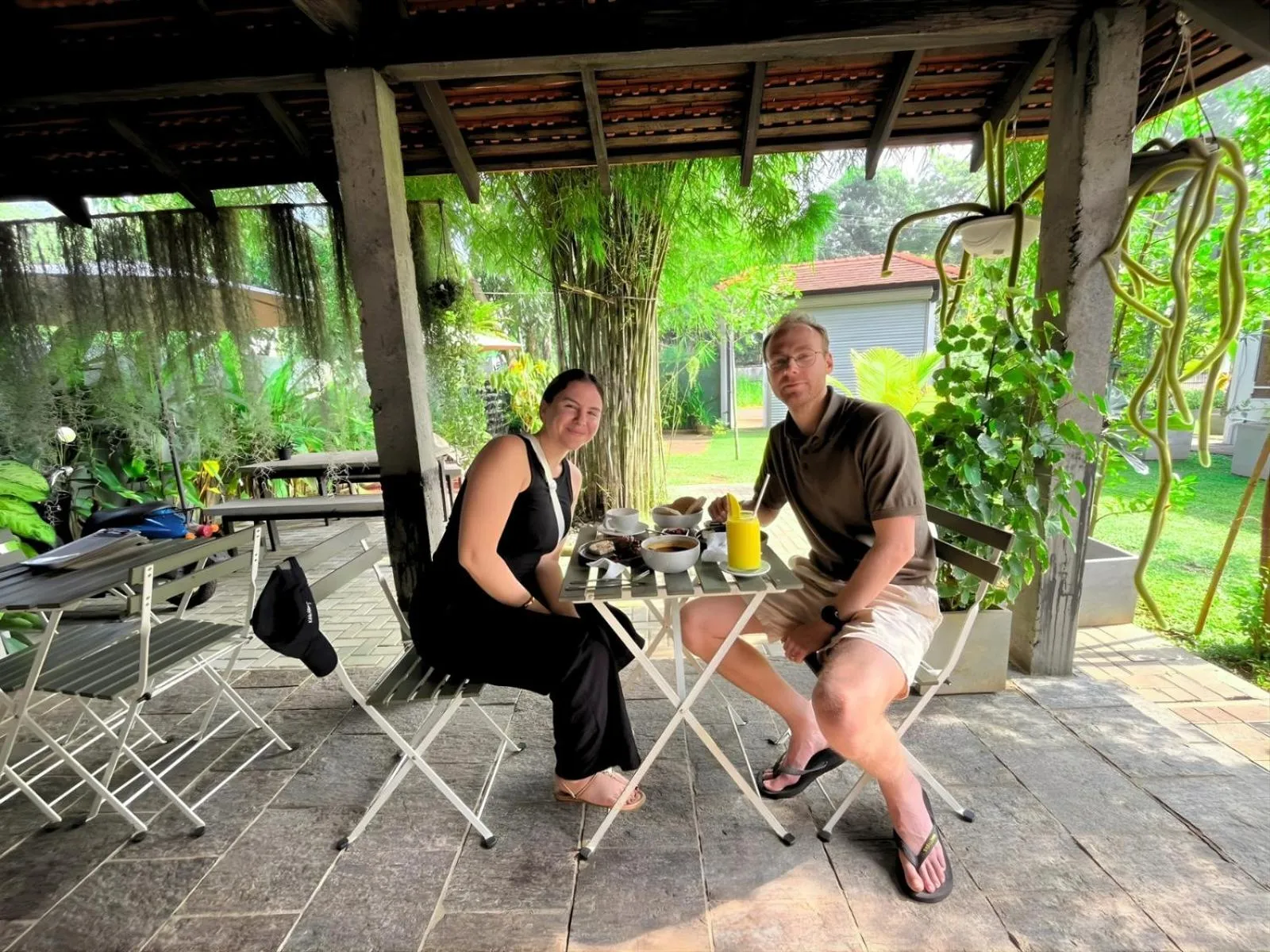 Restaurant/places to eat in The Ivy Lake