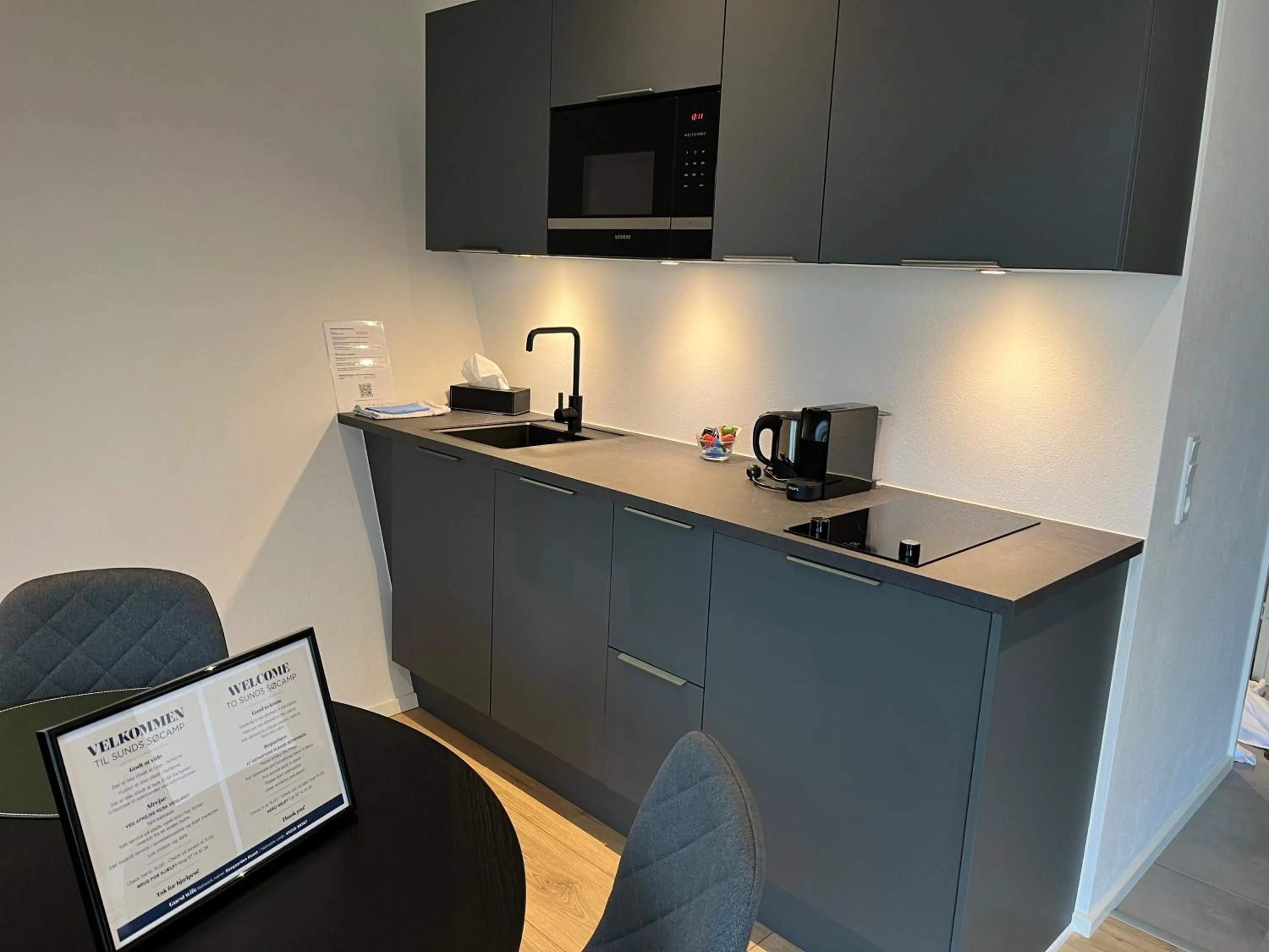 Kitchen or kitchenette in SØGAARDEN - Hotel & SøCamp