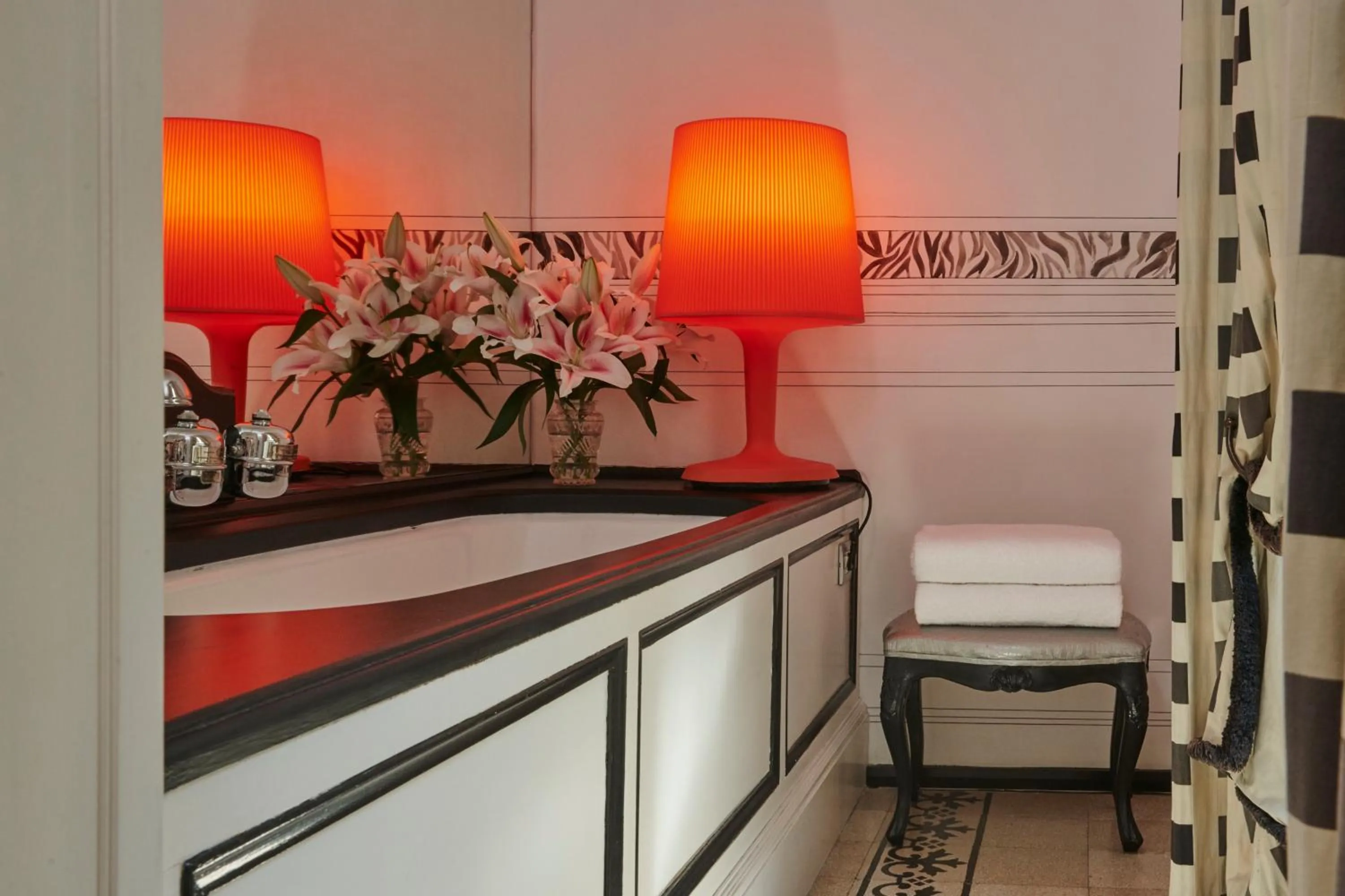 Bath, Bed in Casa Howard Firenze - Residenza d'Epoca