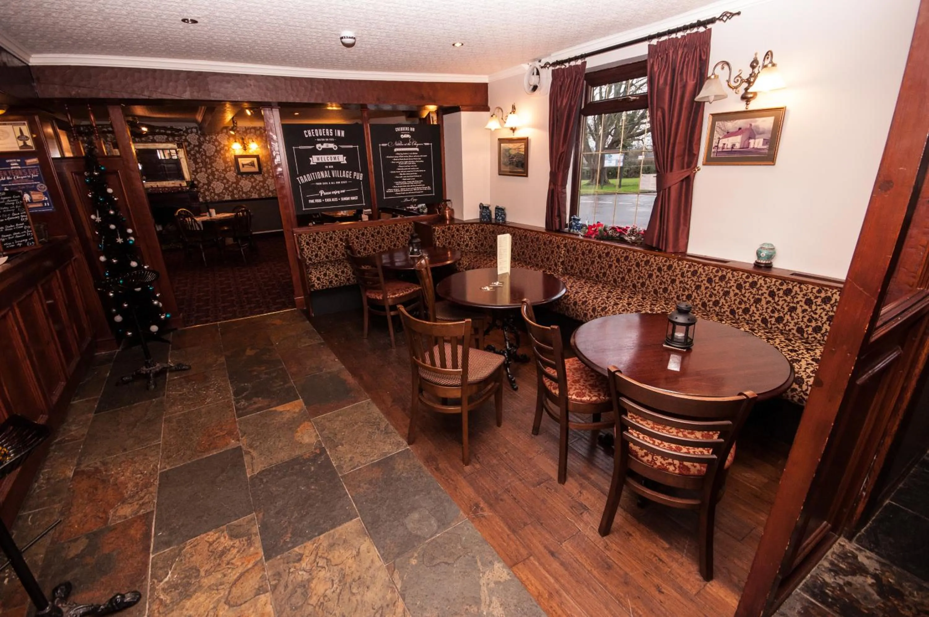 Lounge or bar in The Chequers Inn