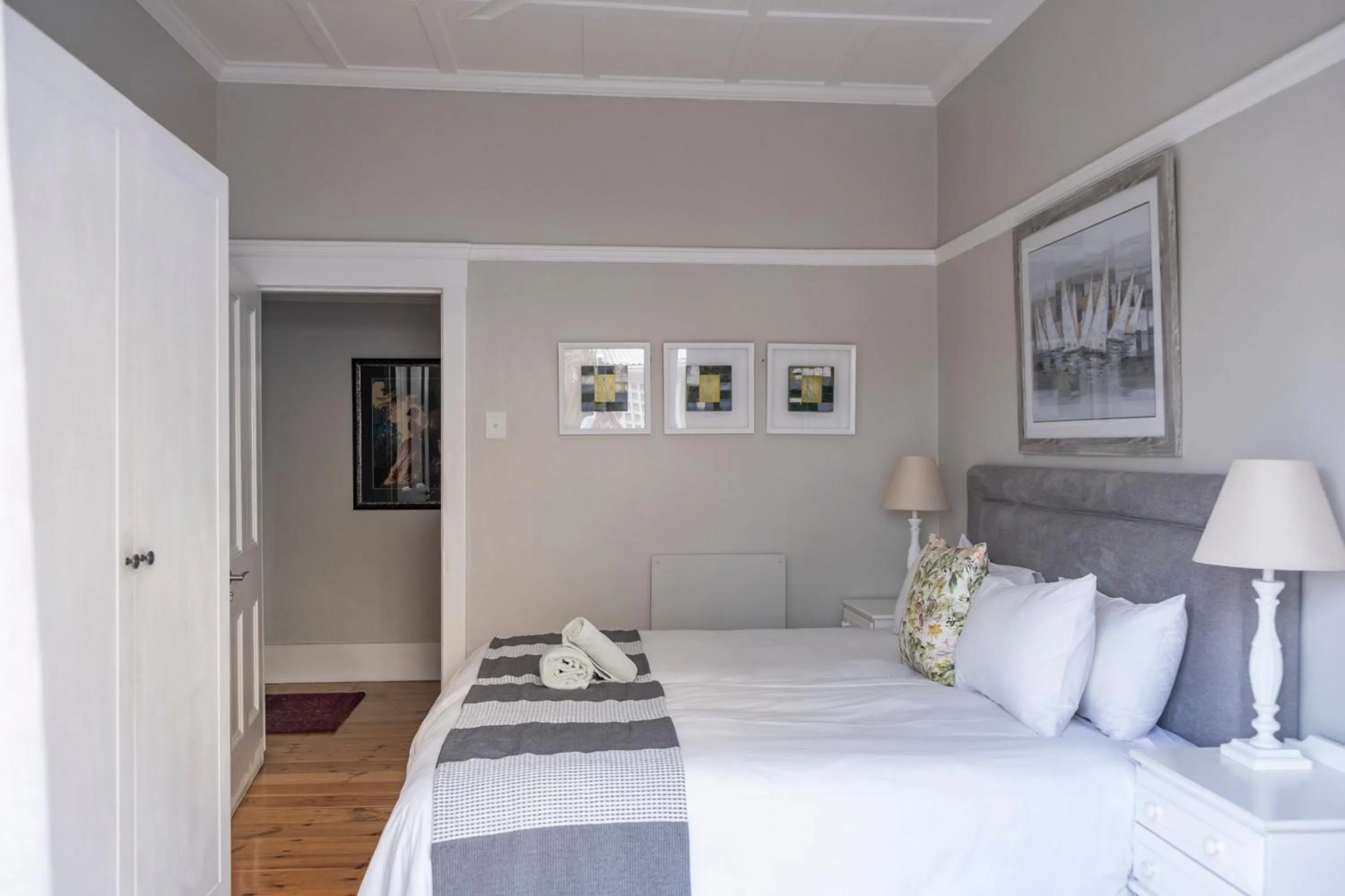  Double Room in Conifer Beach House