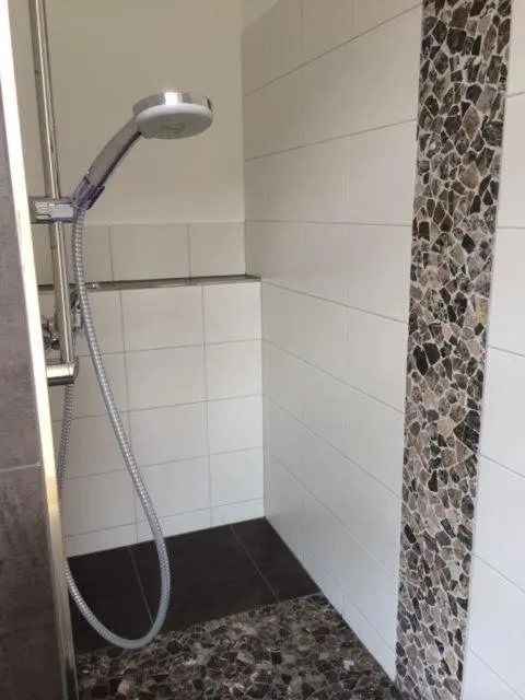 Shower in Hotel Lekker