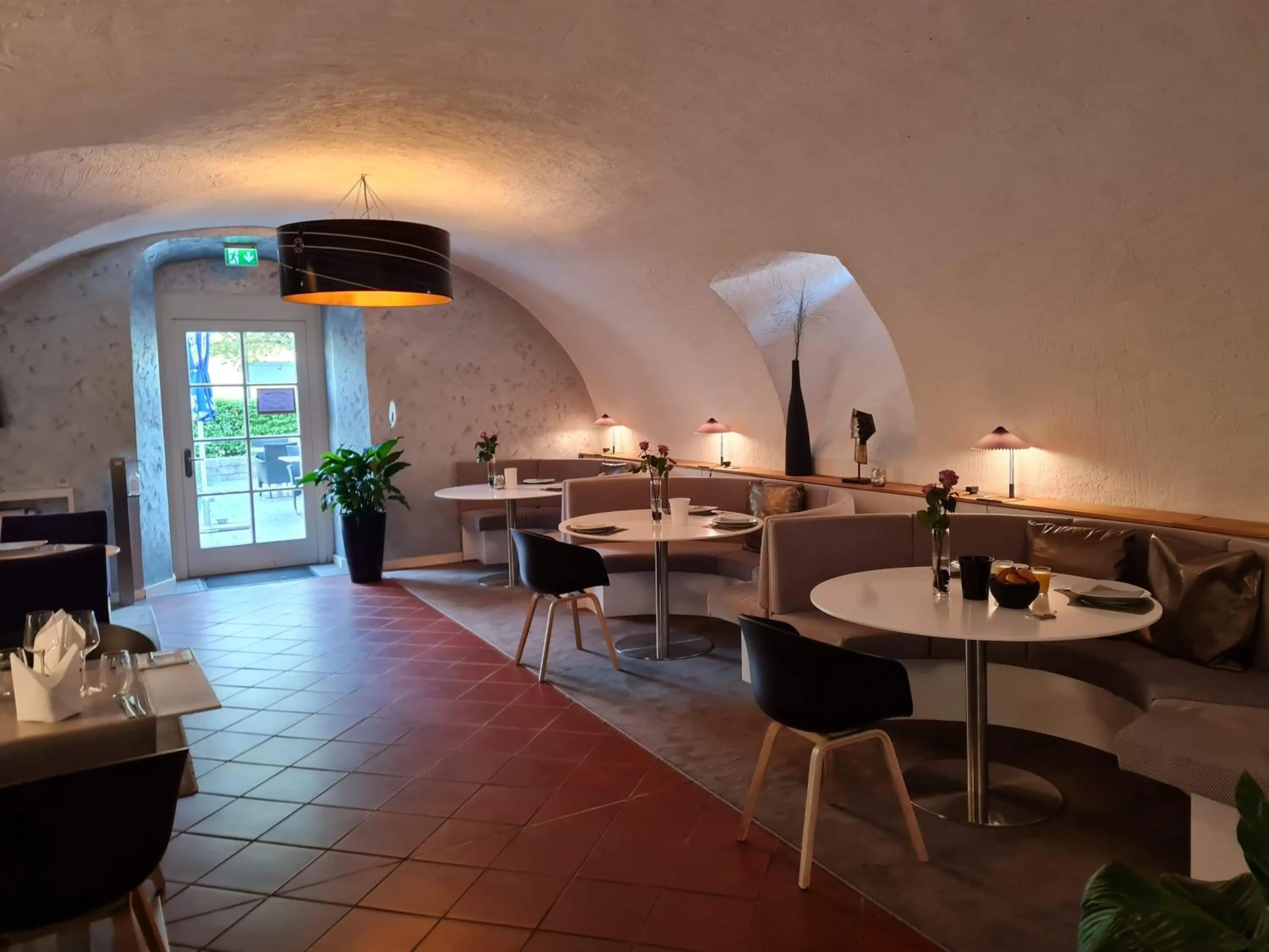 Restaurant/places to eat in Hotel Lekker