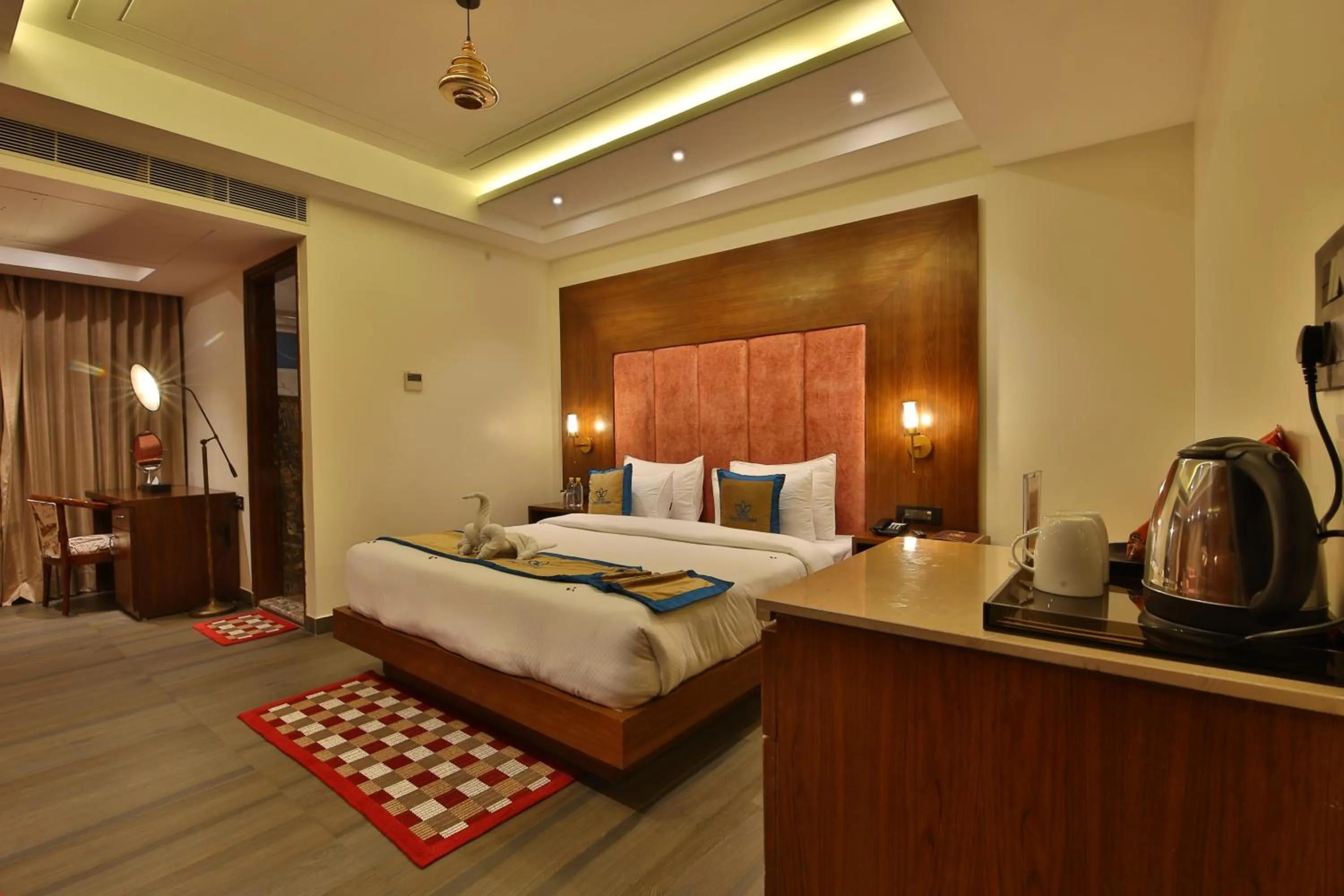 Bedroom, Bed in Hotel Holy Vivasa