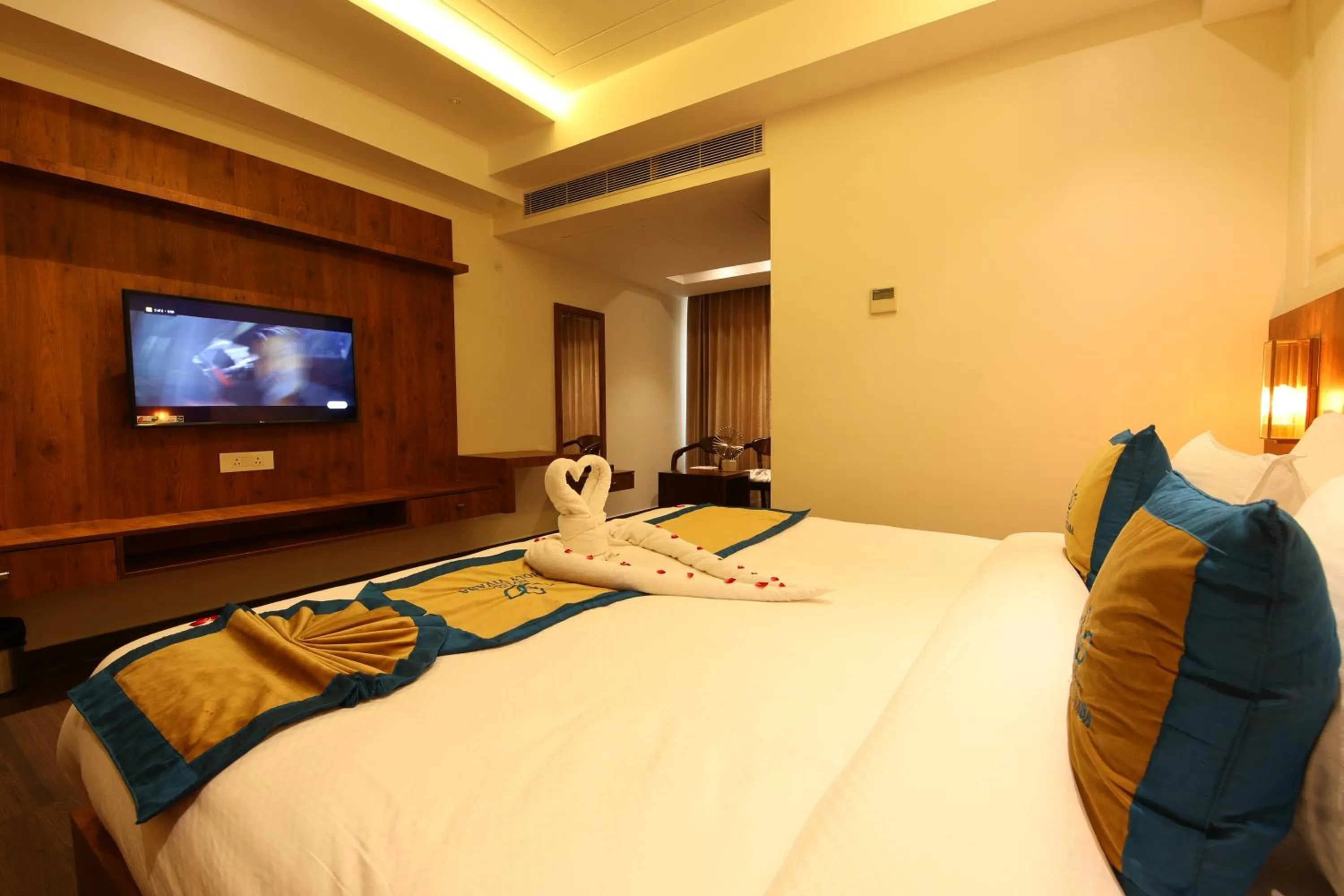 Bedroom, Bed in Hotel Holy Vivasa