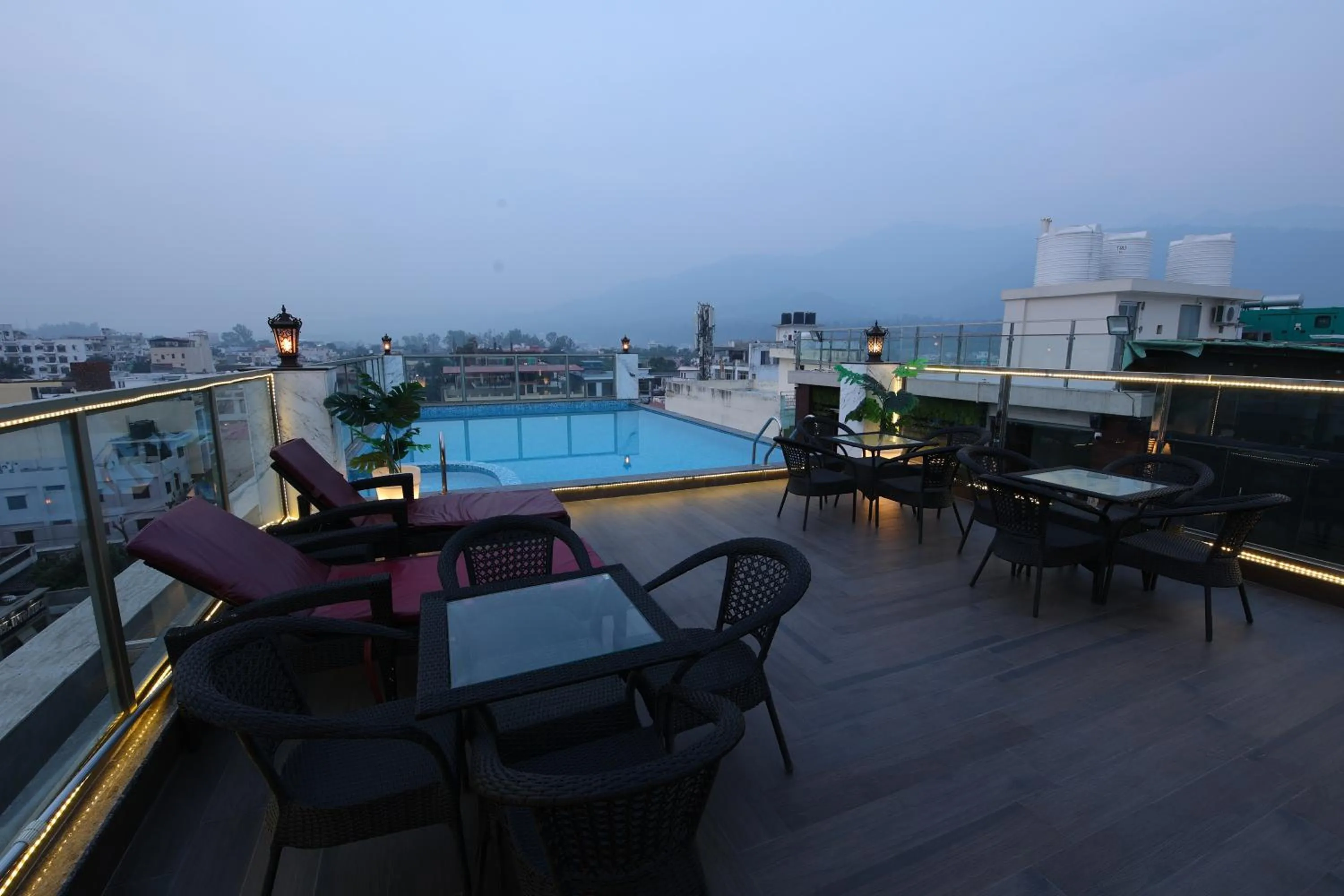 Restaurant/places to eat in Hotel Holy Vivasa