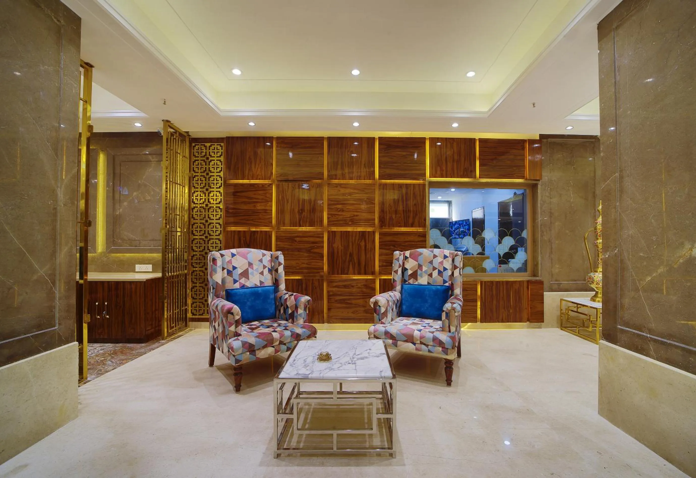 Restaurant/places to eat in Hotel Holy Vivasa