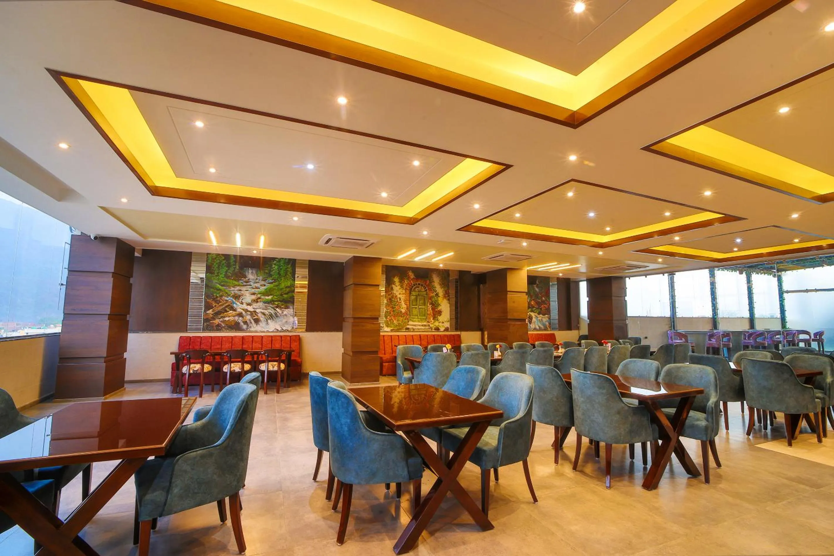 Restaurant/places to eat in Hotel Holy Vivasa