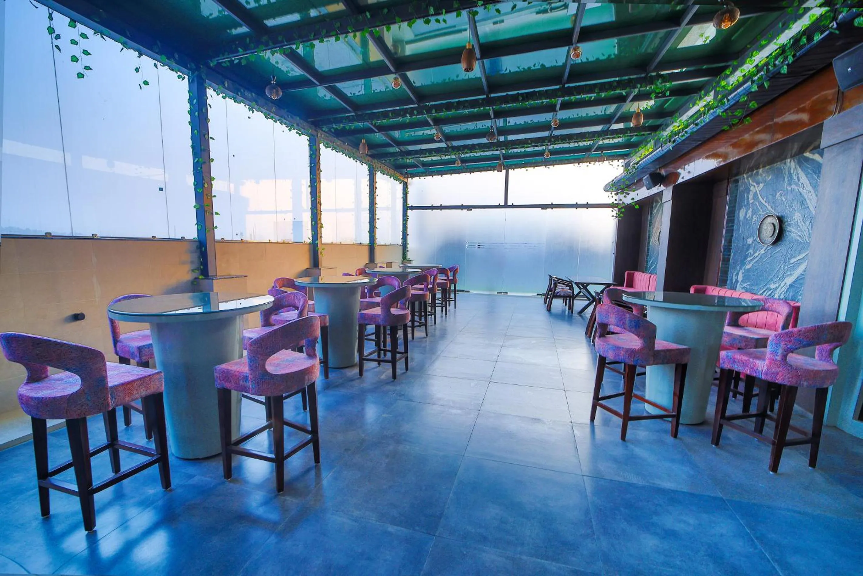 Restaurant/places to eat in Hotel Holy Vivasa