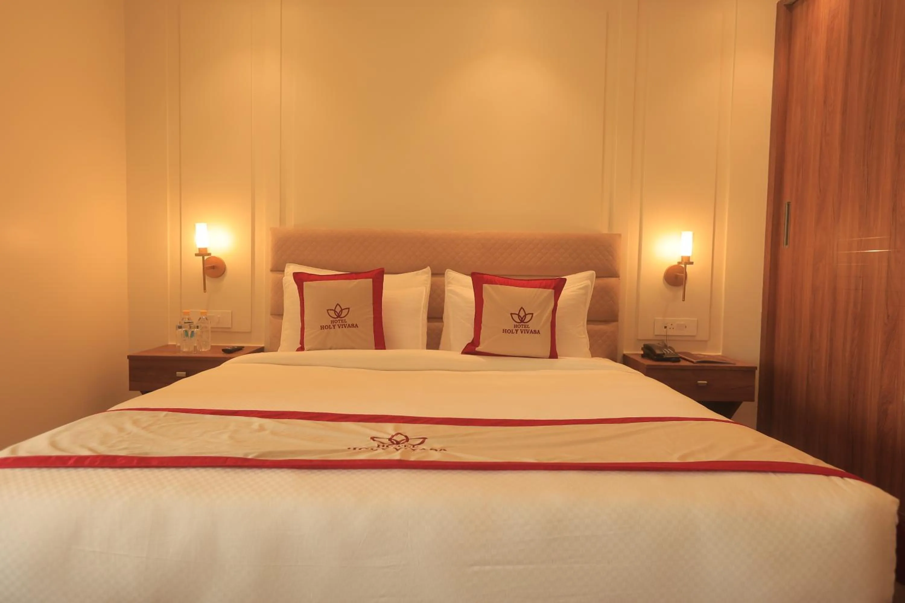 Bed in Hotel Holy Vivasa