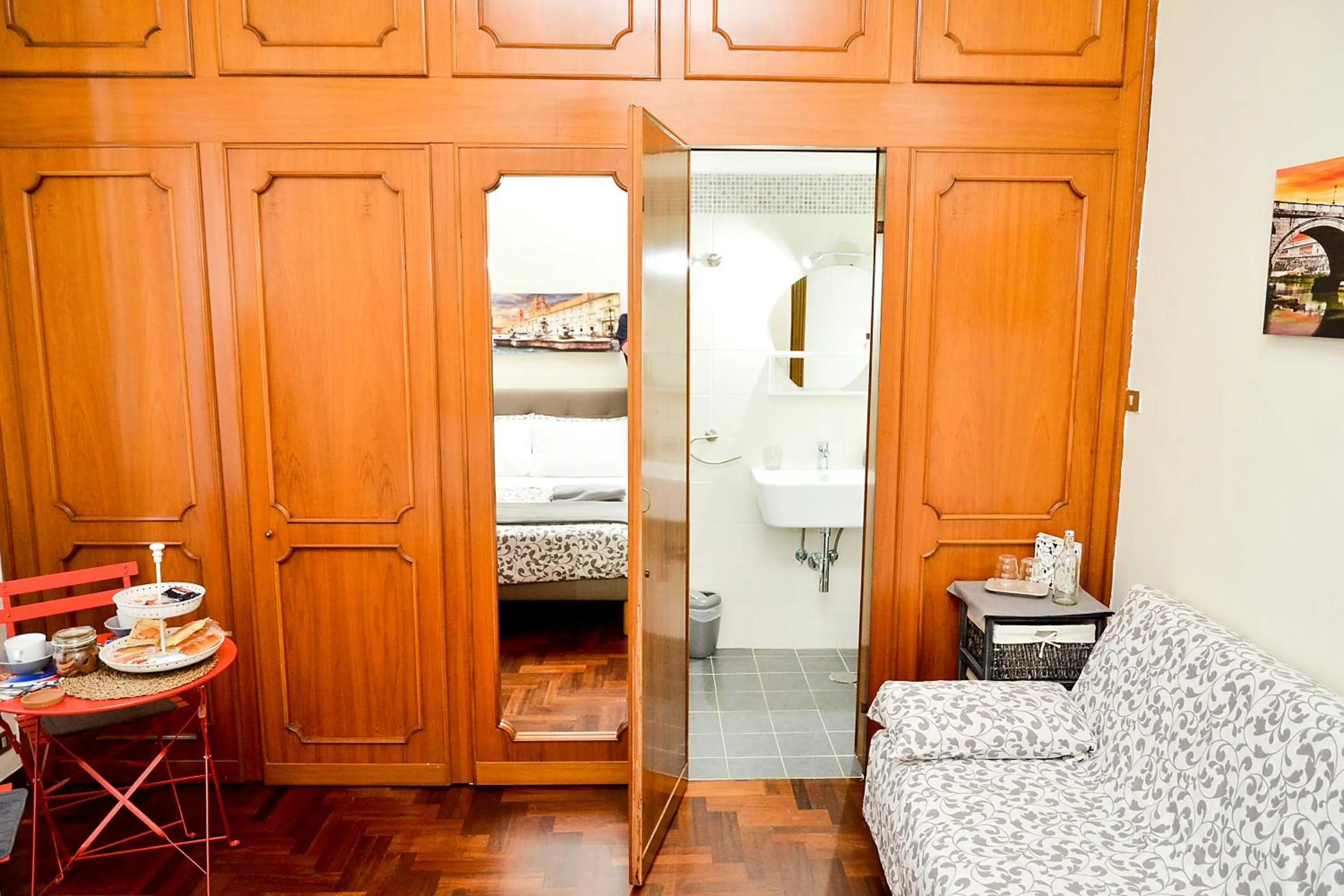 wardrobe, Bed in B&B Lost in Trastevere