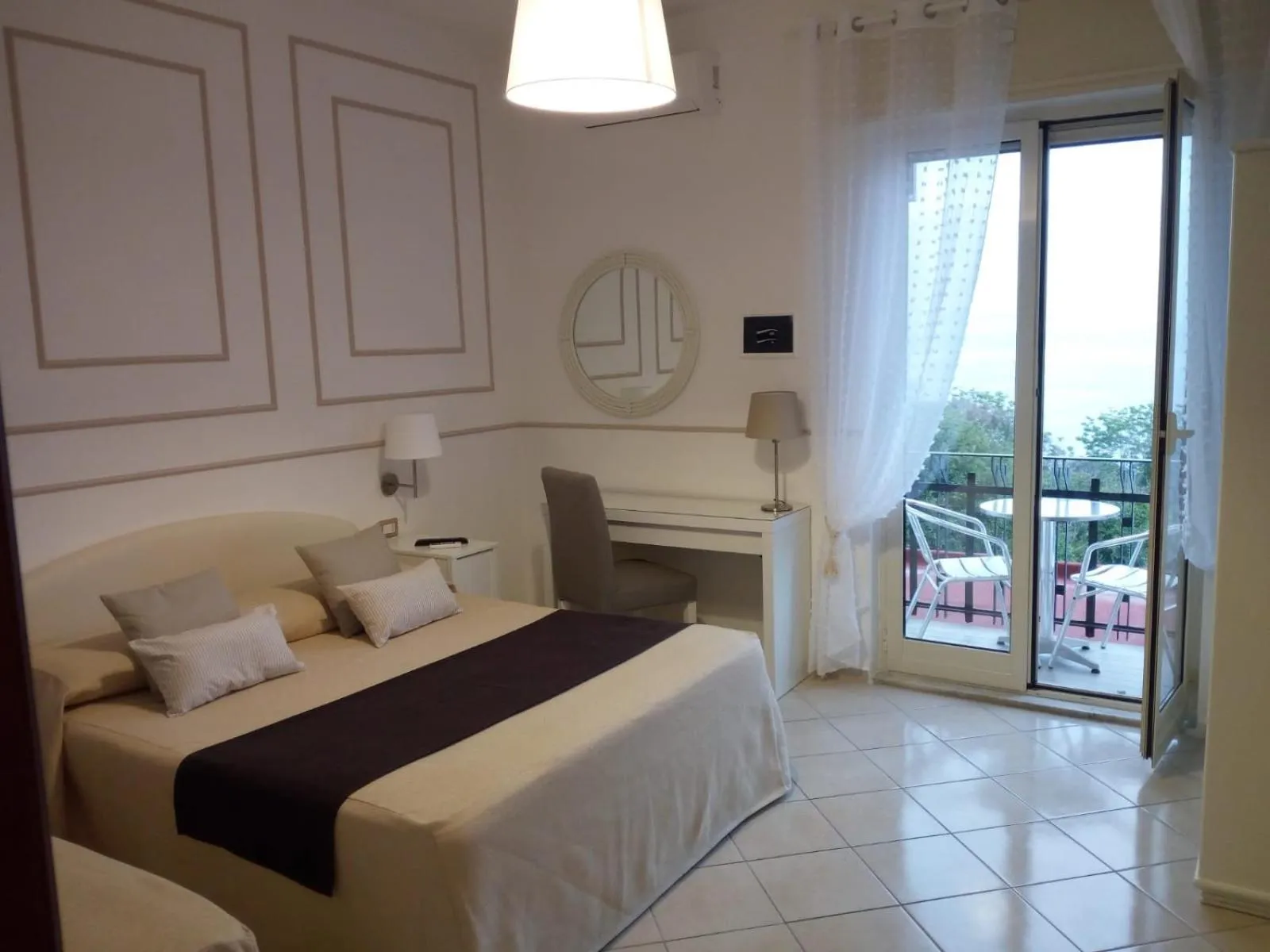 Bed in Mini Hotel - Angolo Di Paradiso -