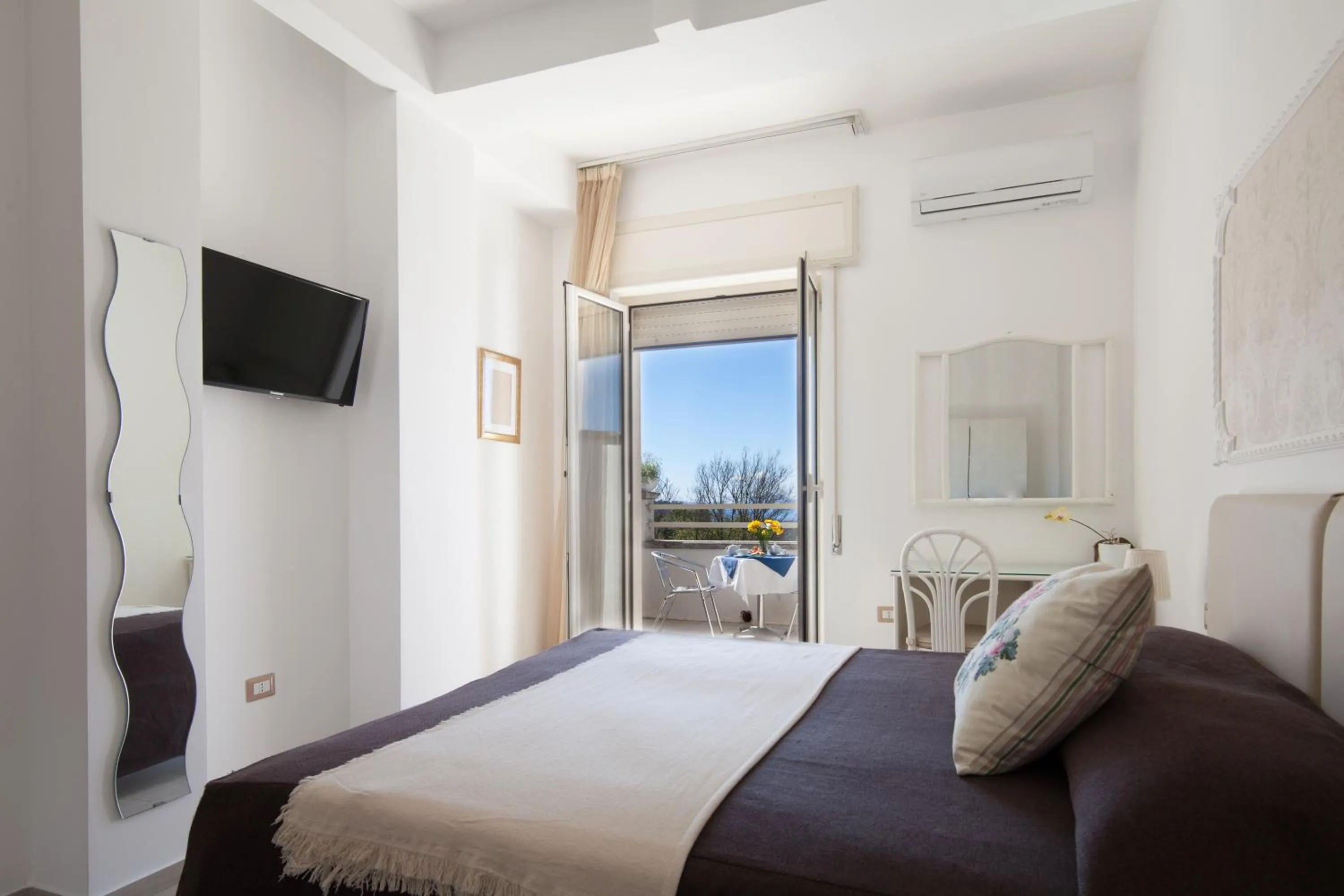 Bed in Mini Hotel - Angolo Di Paradiso -