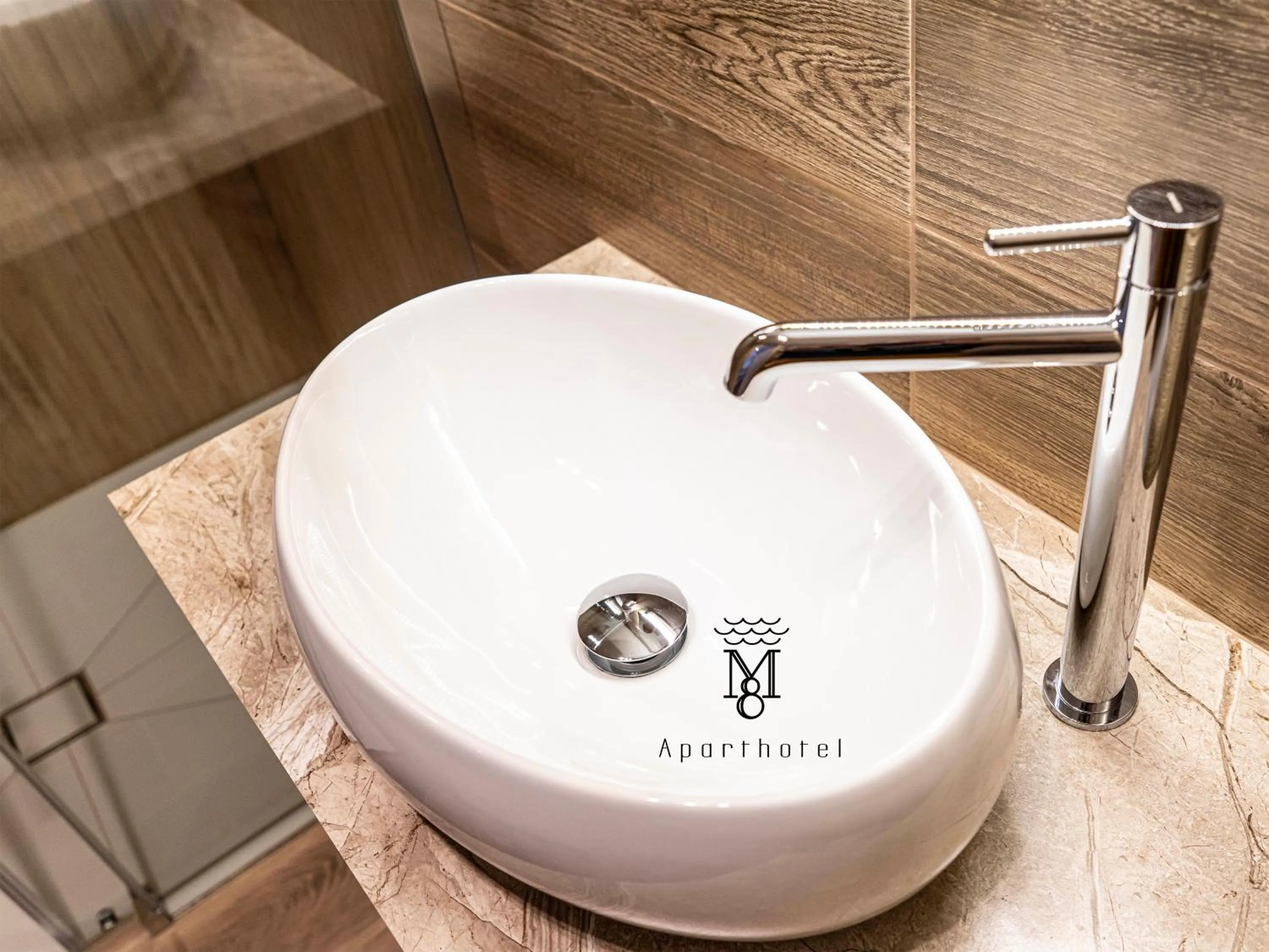 Shower in Mariensztat 8 Hotel