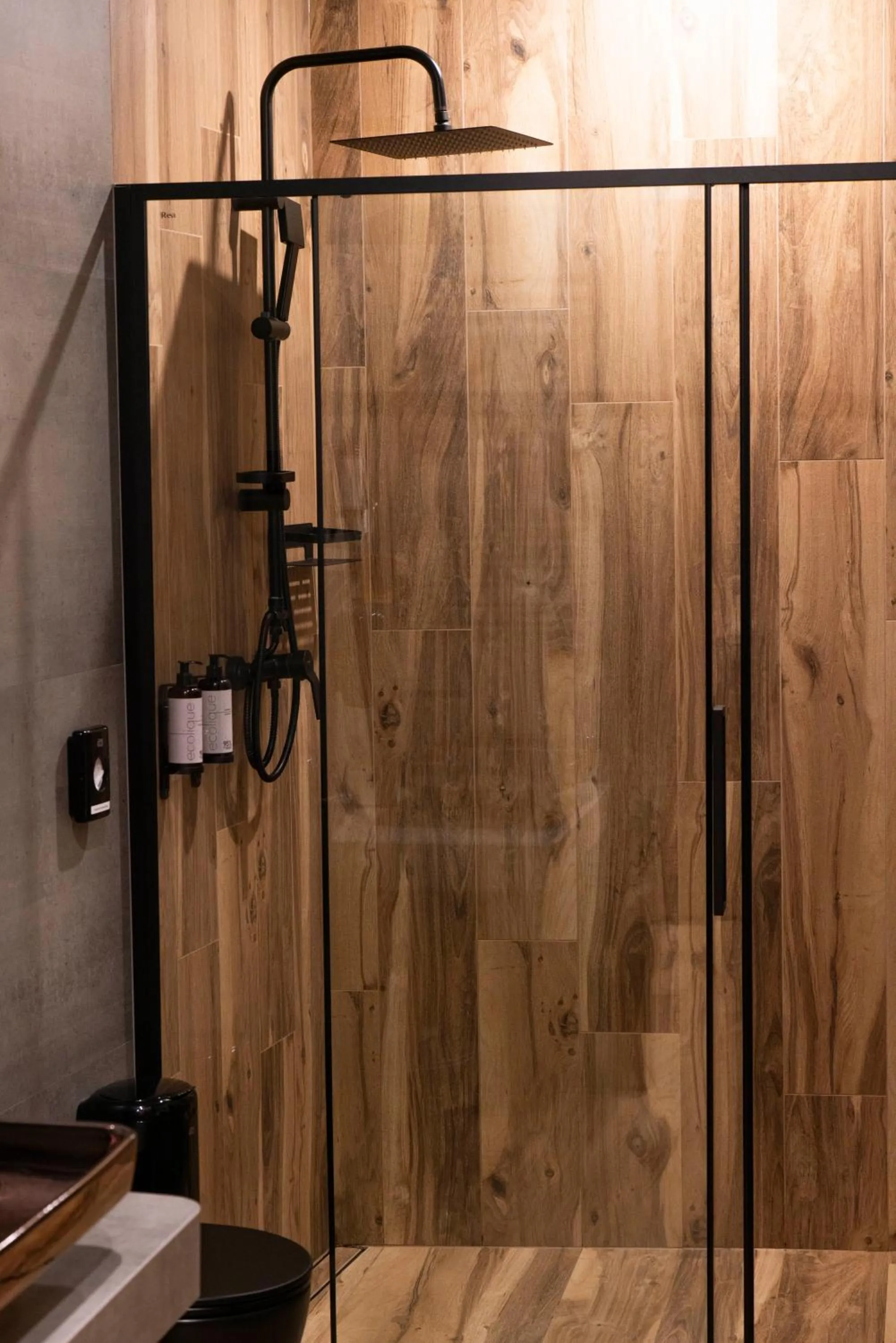 Shower in Mariensztat 8 Hotel